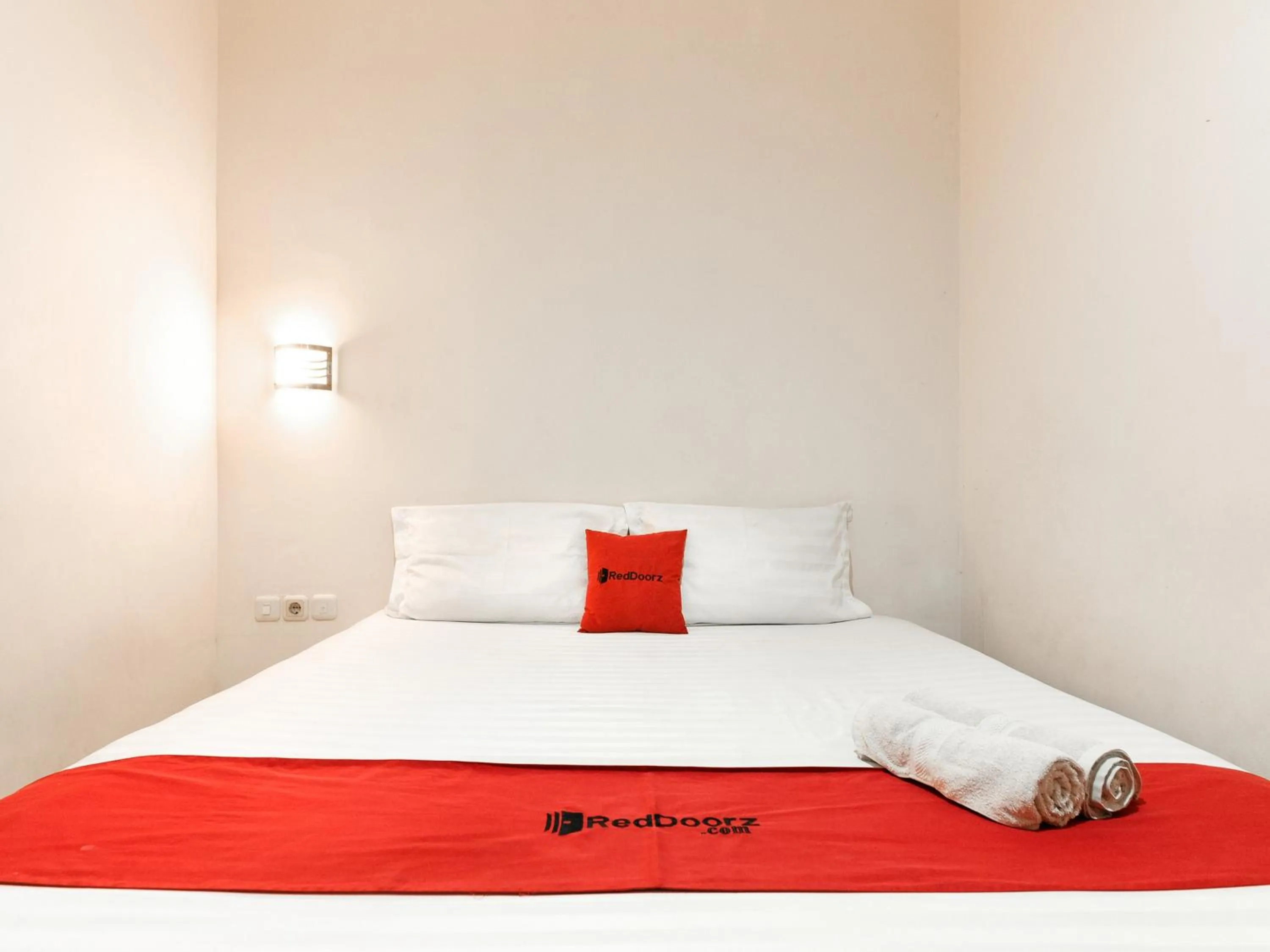 Bedroom, Bed in RedDoorz @ Pandu Raya Bogor