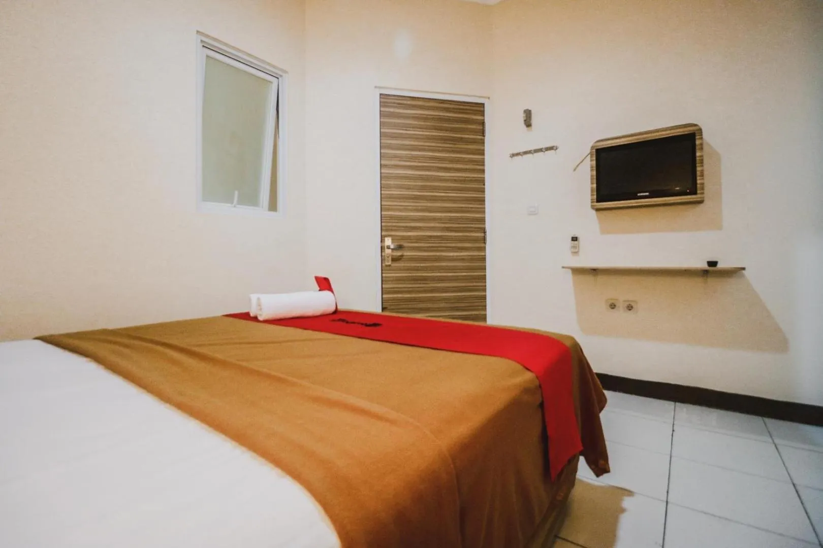 Bedroom, Bed in RedDoorz @ Pandu Raya Bogor