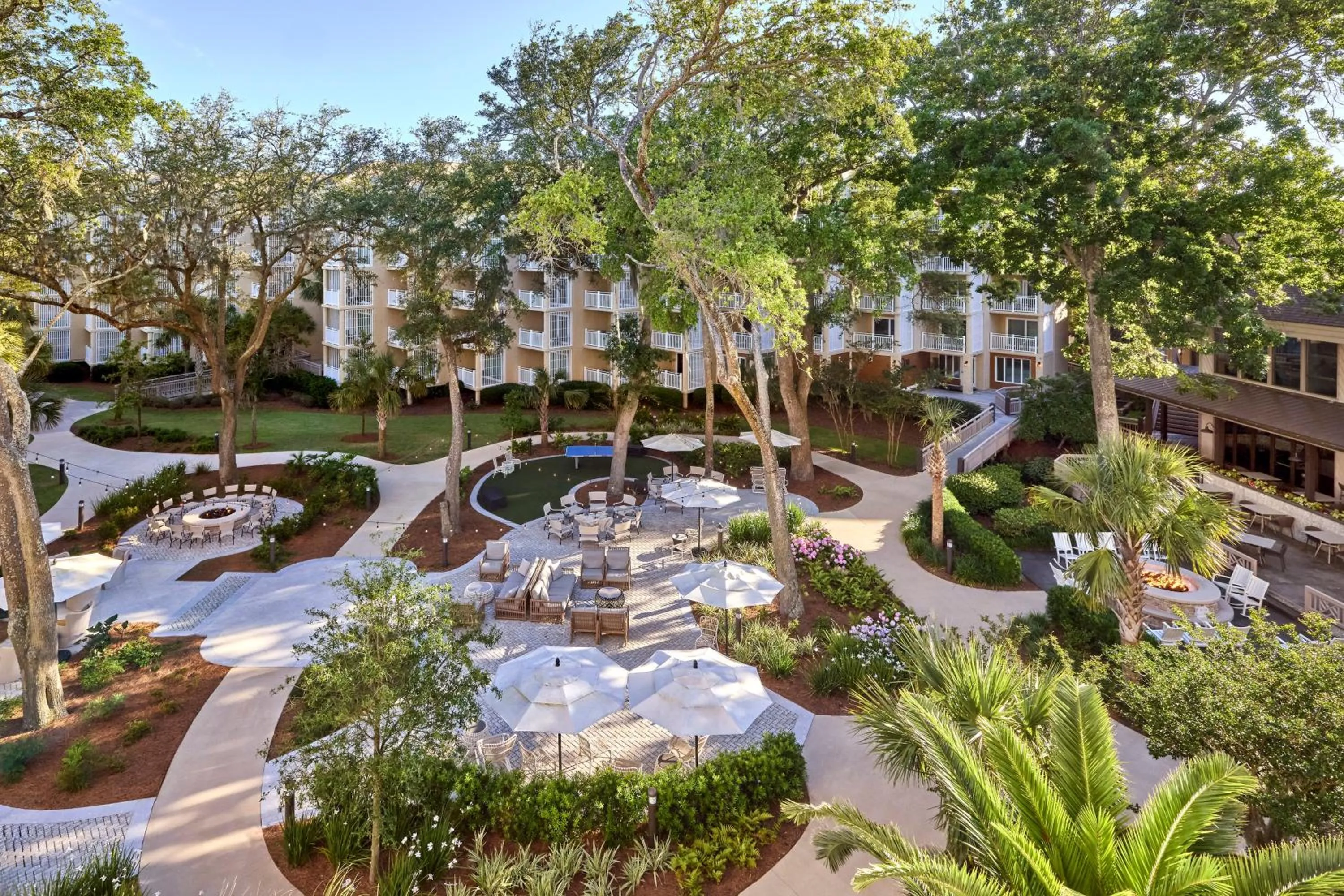 Inner courtyard view in Omni Hilton Head Oceanfront Resort