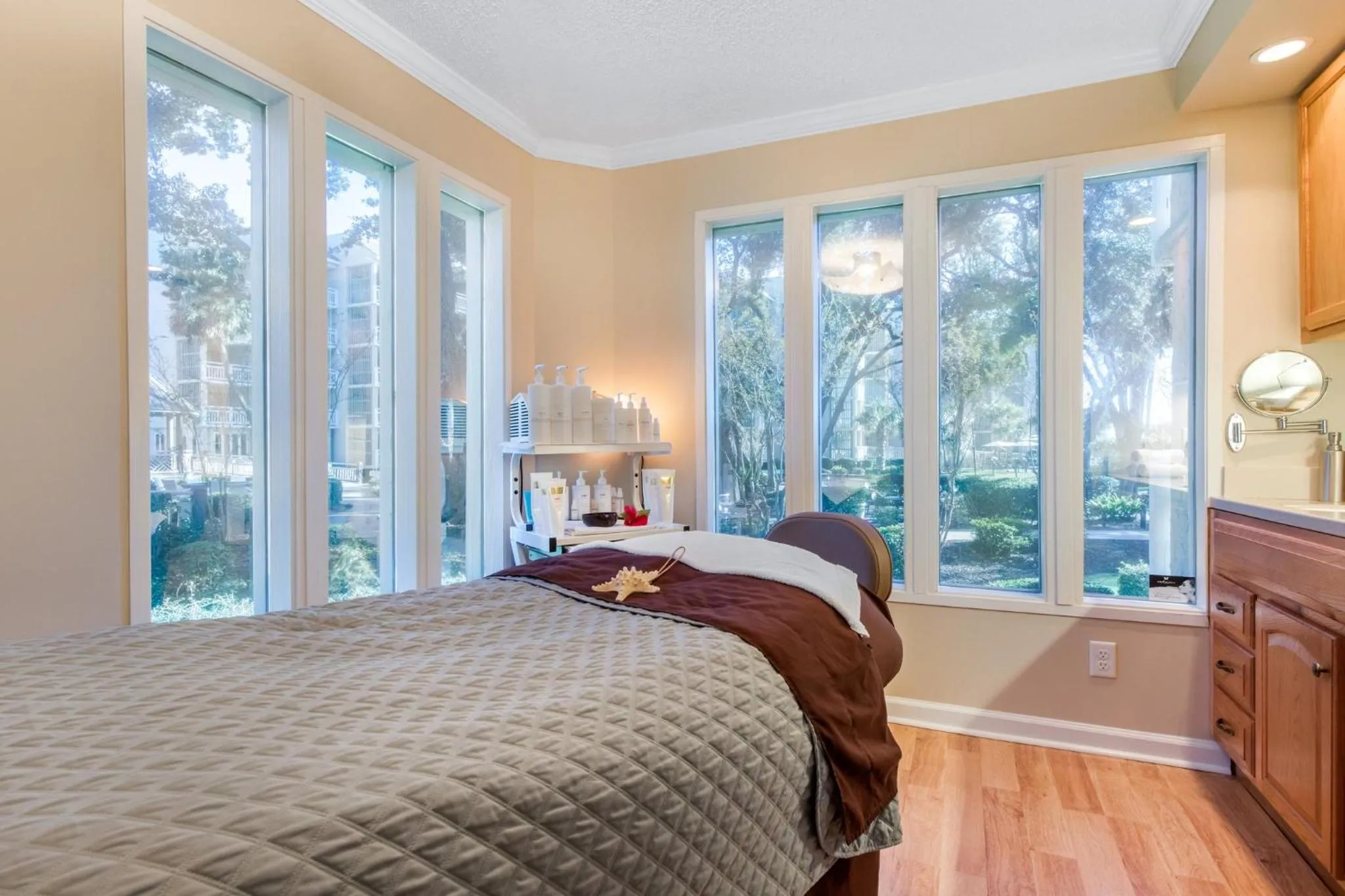 Spa and wellness centre/facilities, Bed in Omni Hilton Head Oceanfront Resort