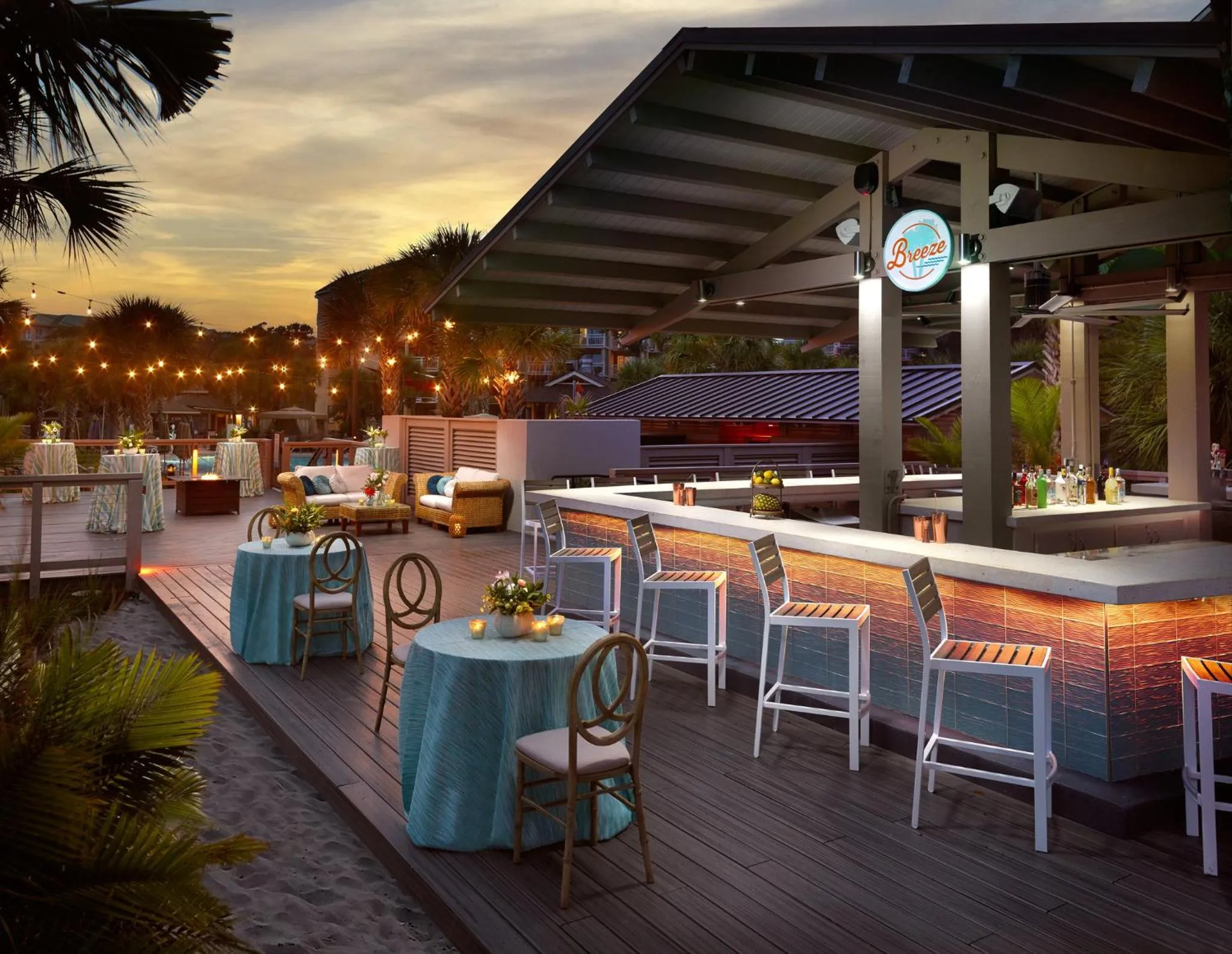 Lounge or bar in Omni Hilton Head Oceanfront Resort