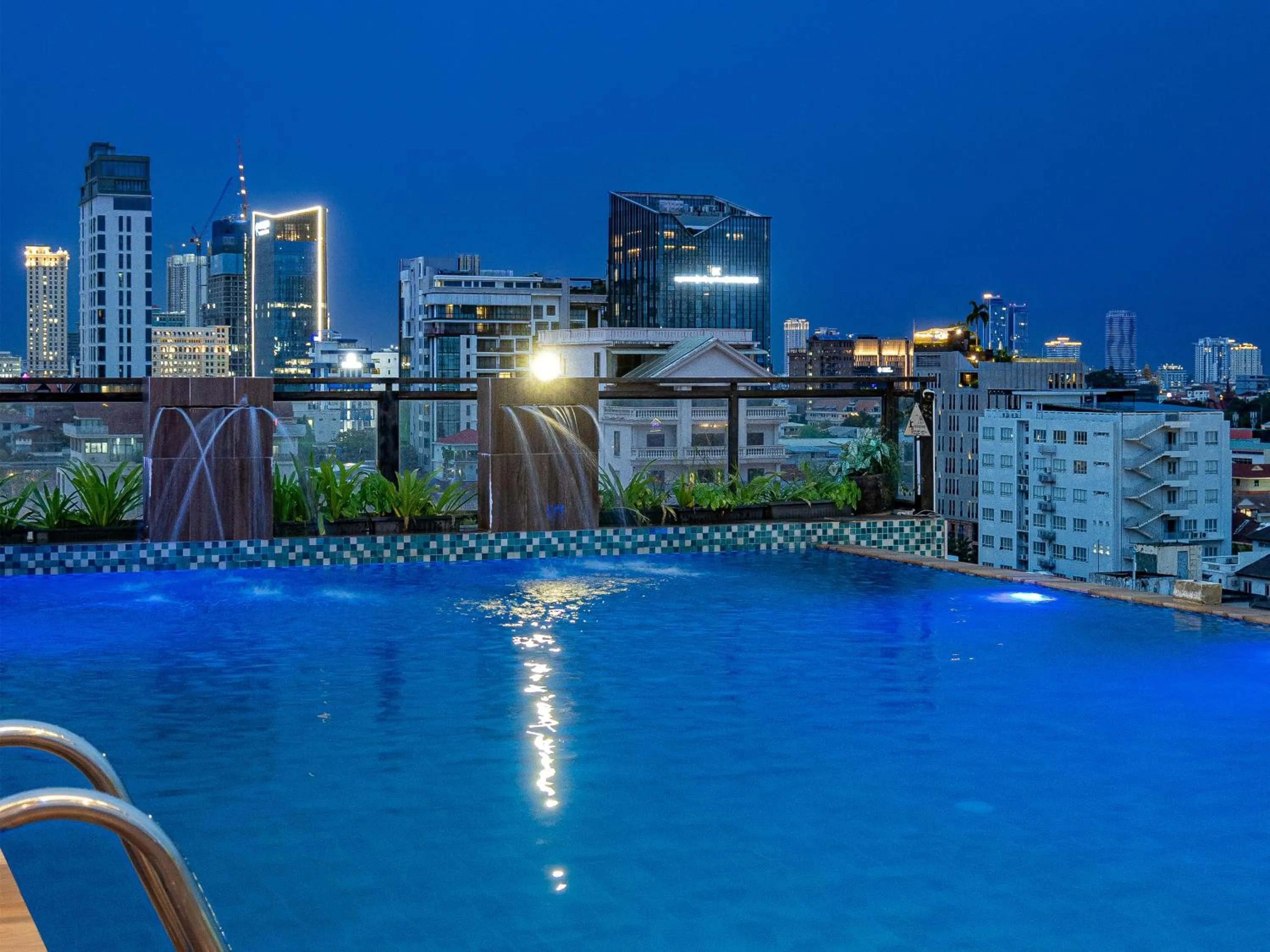 Swimming pool in Phnom Penh 51 Hotel & Residences
