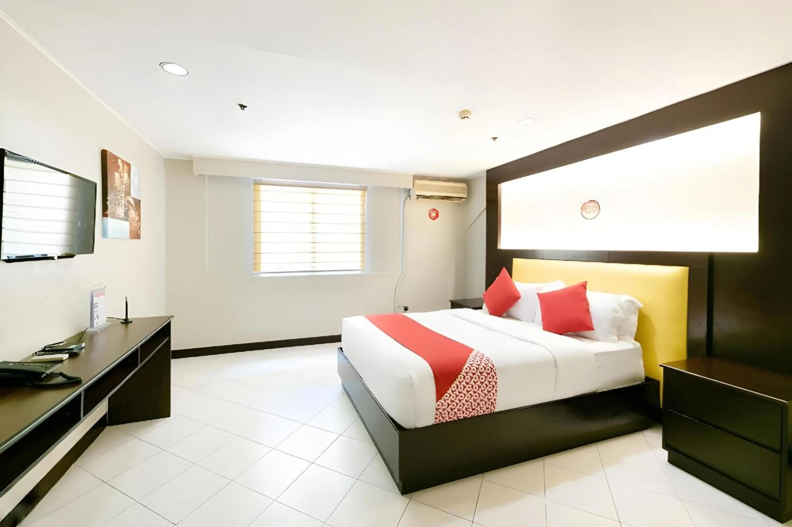 Photo of the whole room in OYO 115 Northridge Mansions