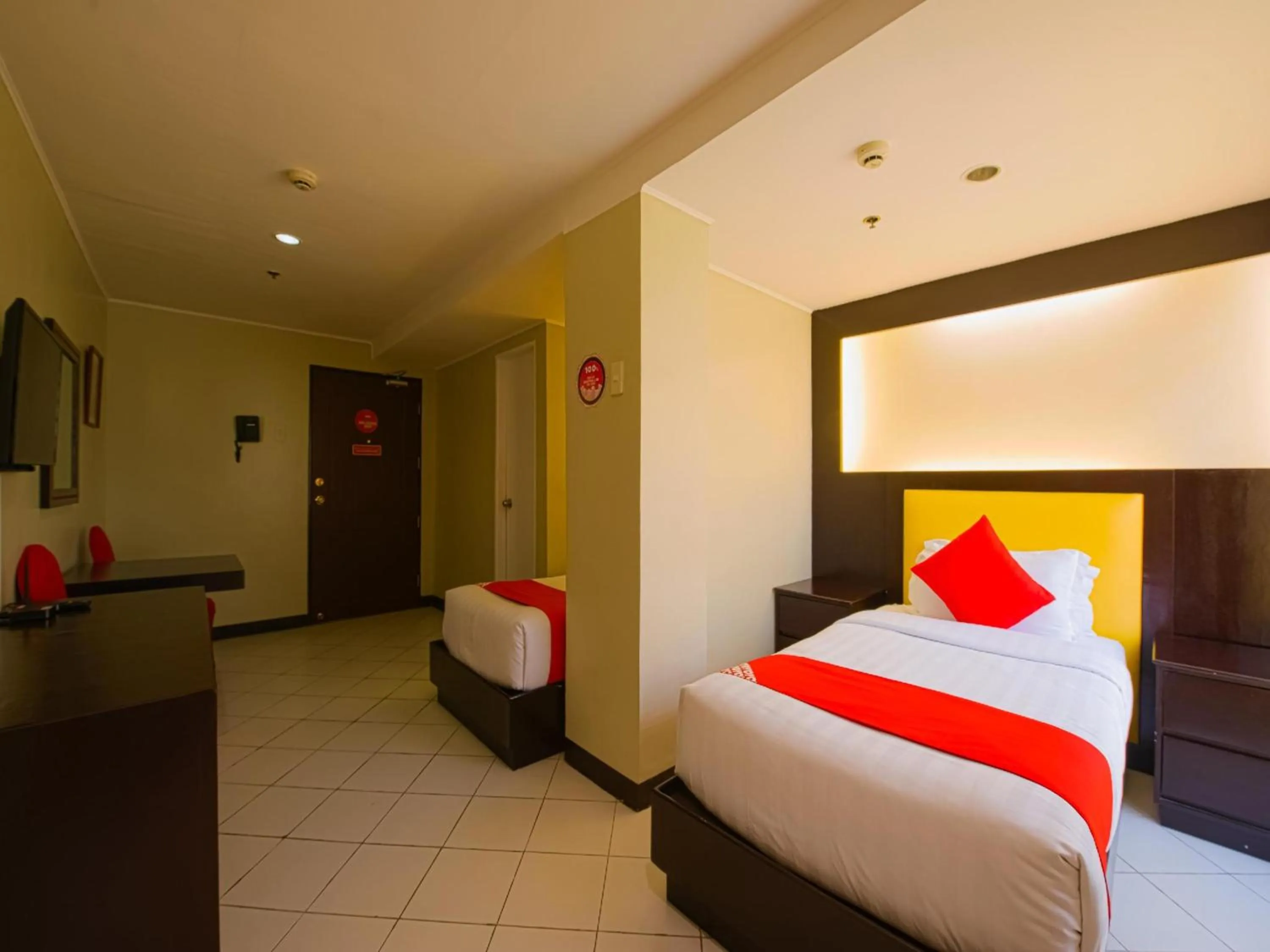 Photo of the whole room in OYO 115 Northridge Mansions