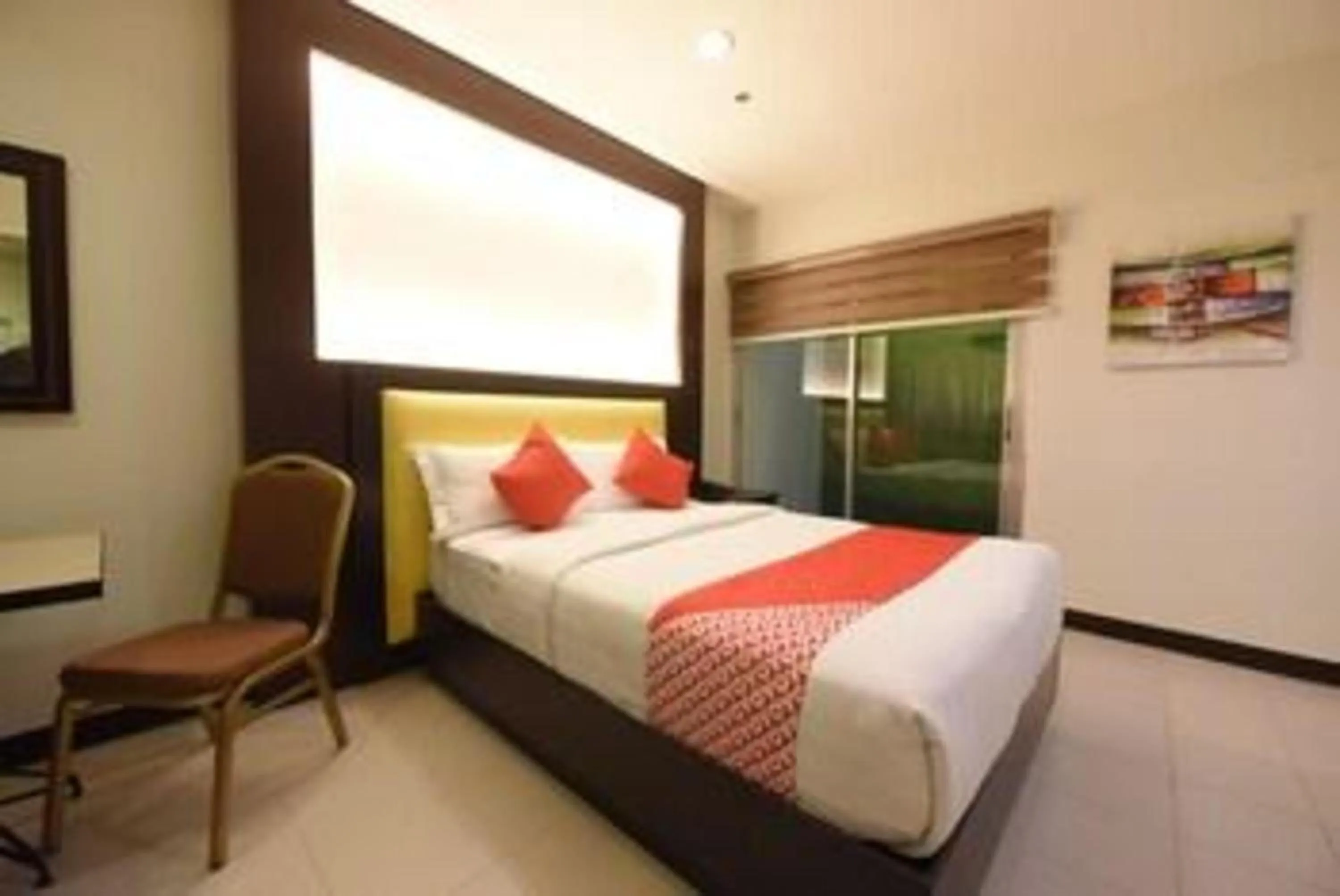 Photo of the whole room in OYO 115 Northridge Mansions