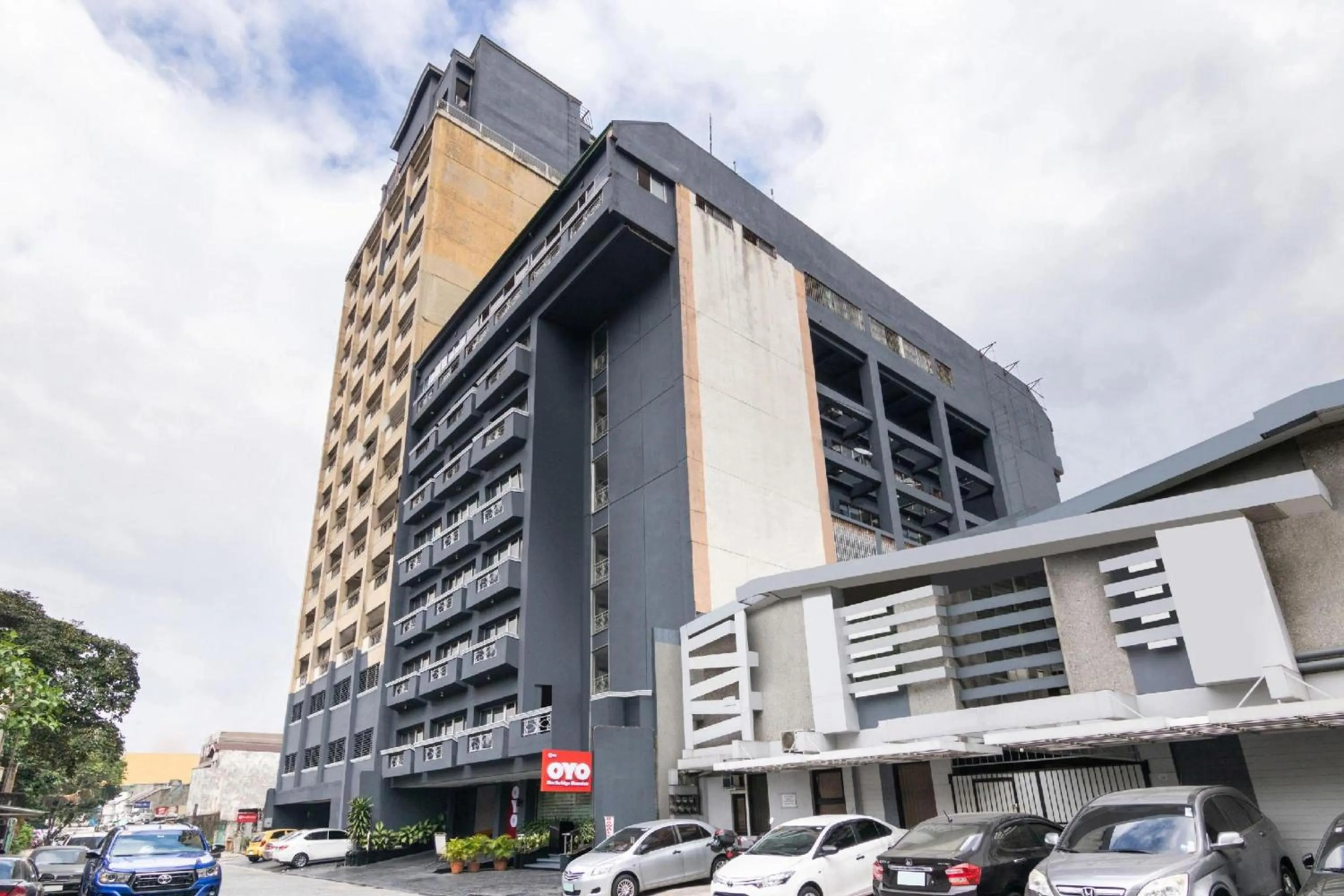 Property building in OYO 115 Northridge Mansions