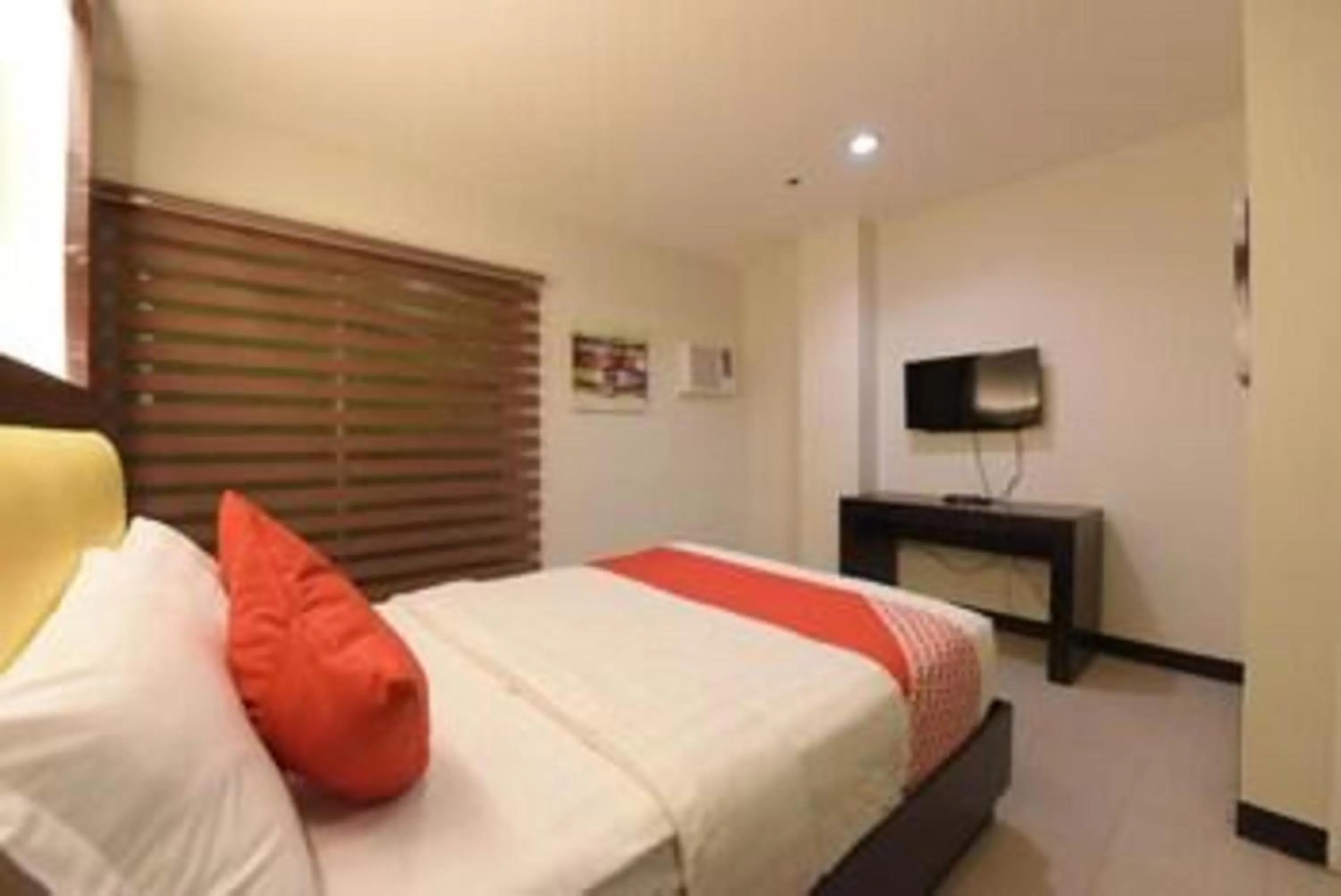 Photo of the whole room in OYO 115 Northridge Mansions