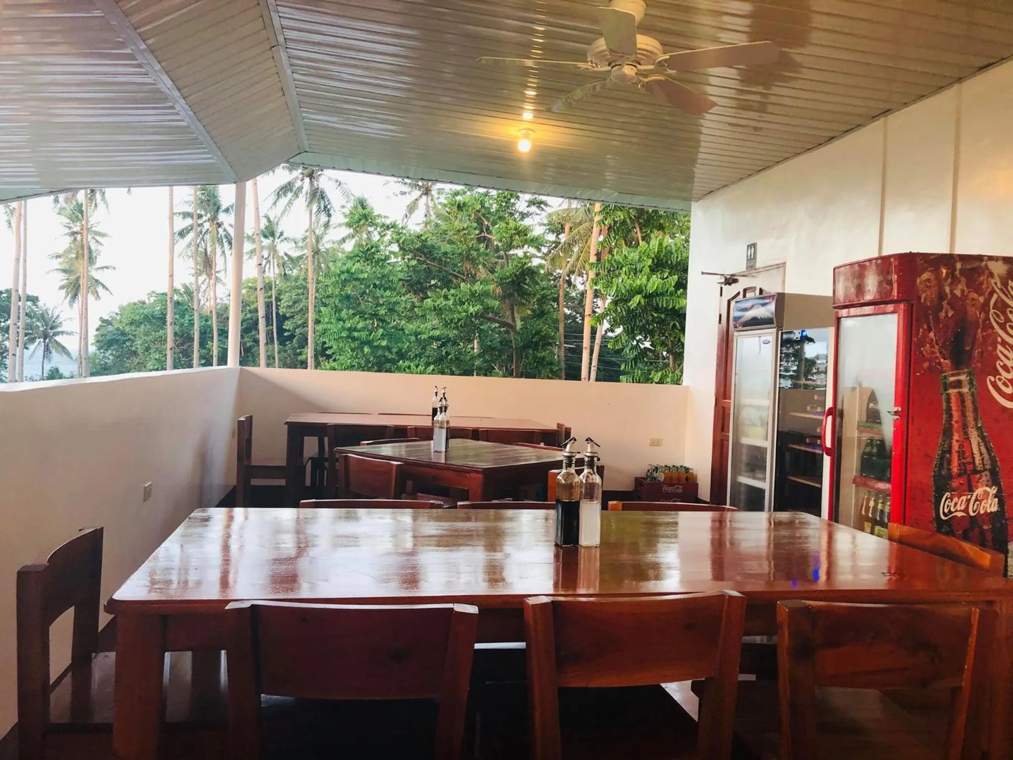 Restaurant/places to eat in Tongatok Cliff Resort