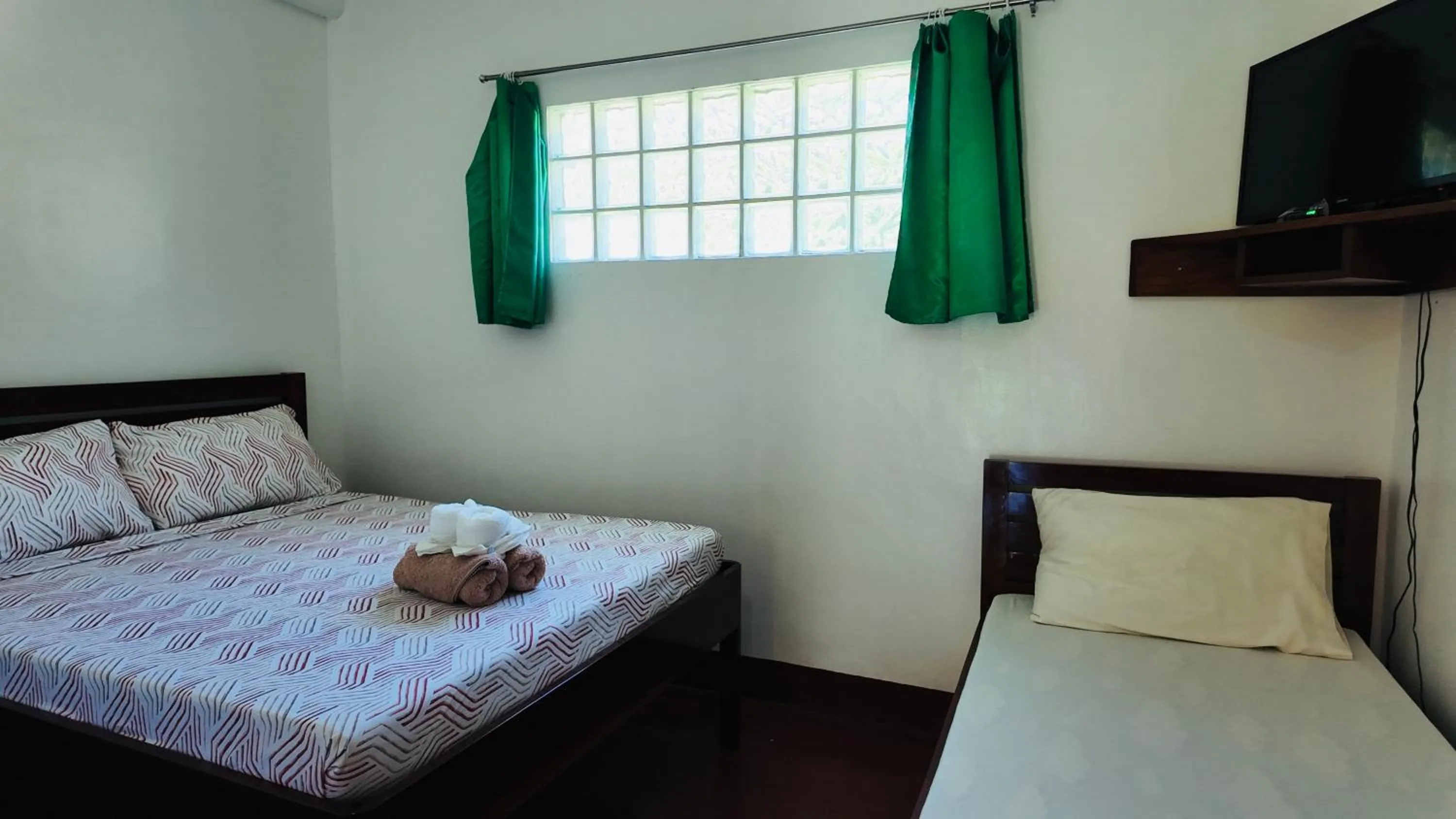 Bed in Tongatok Cliff Resort