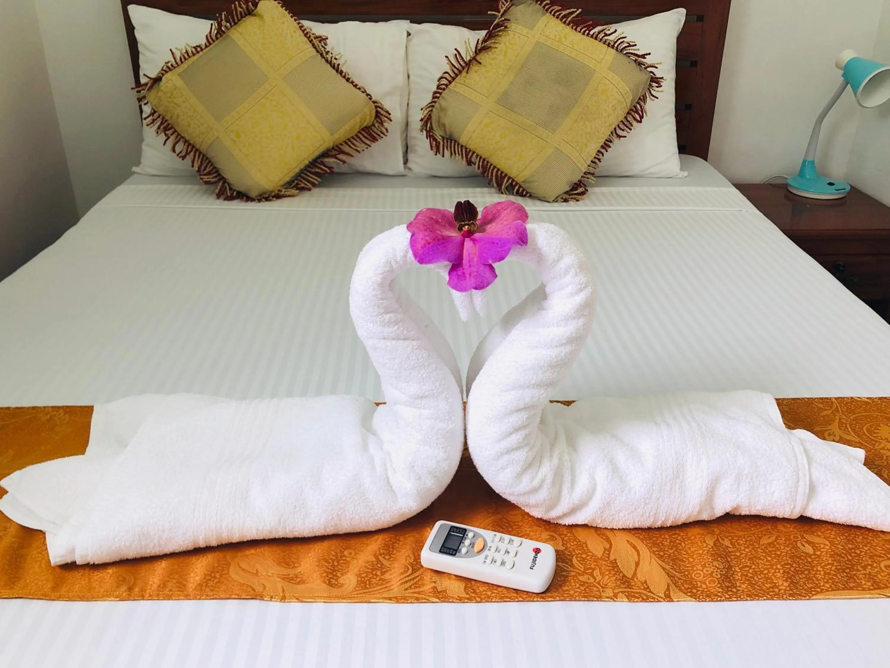 Bed in Tongatok Cliff Resort