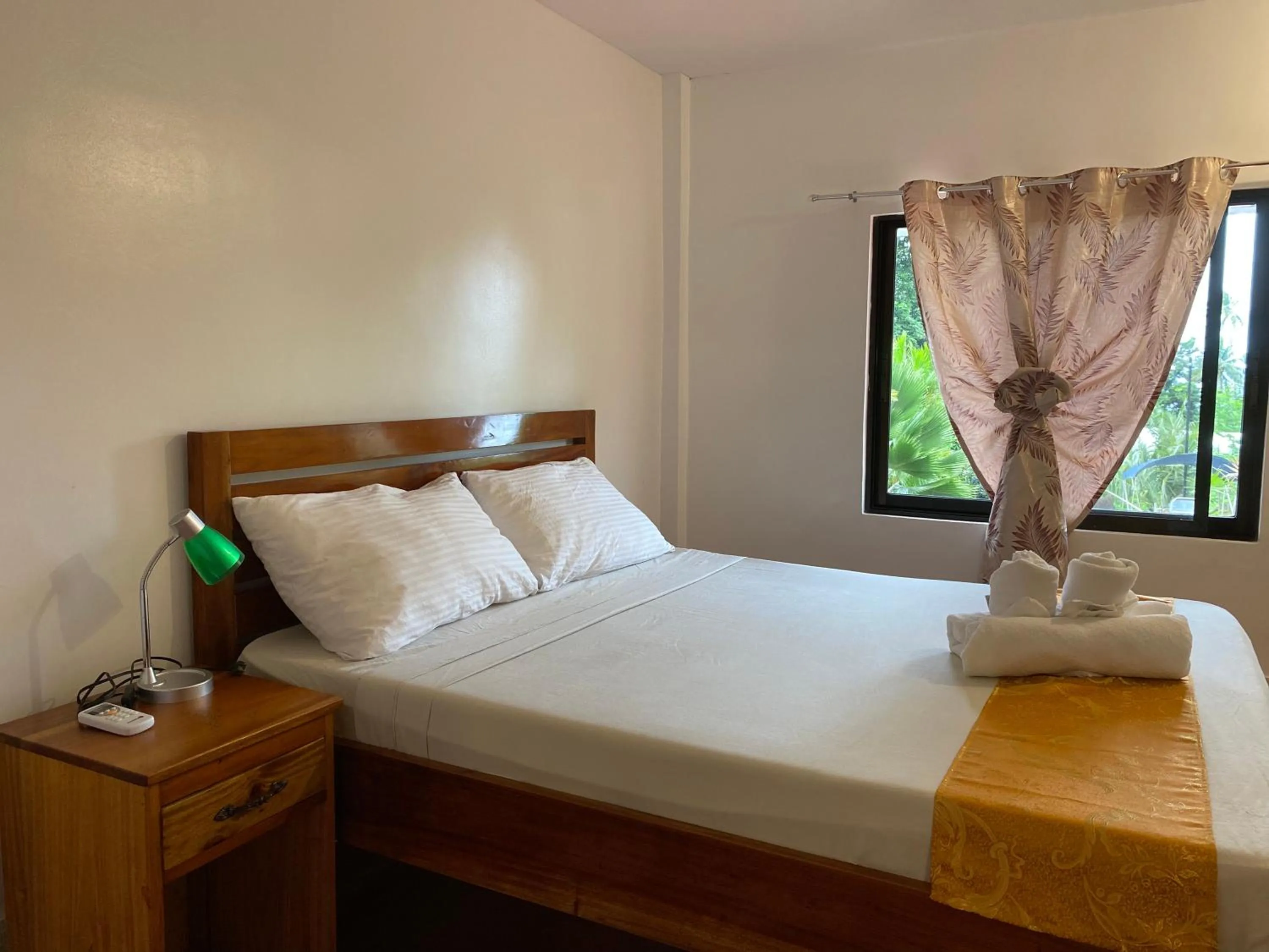 Bed in Tongatok Cliff Resort