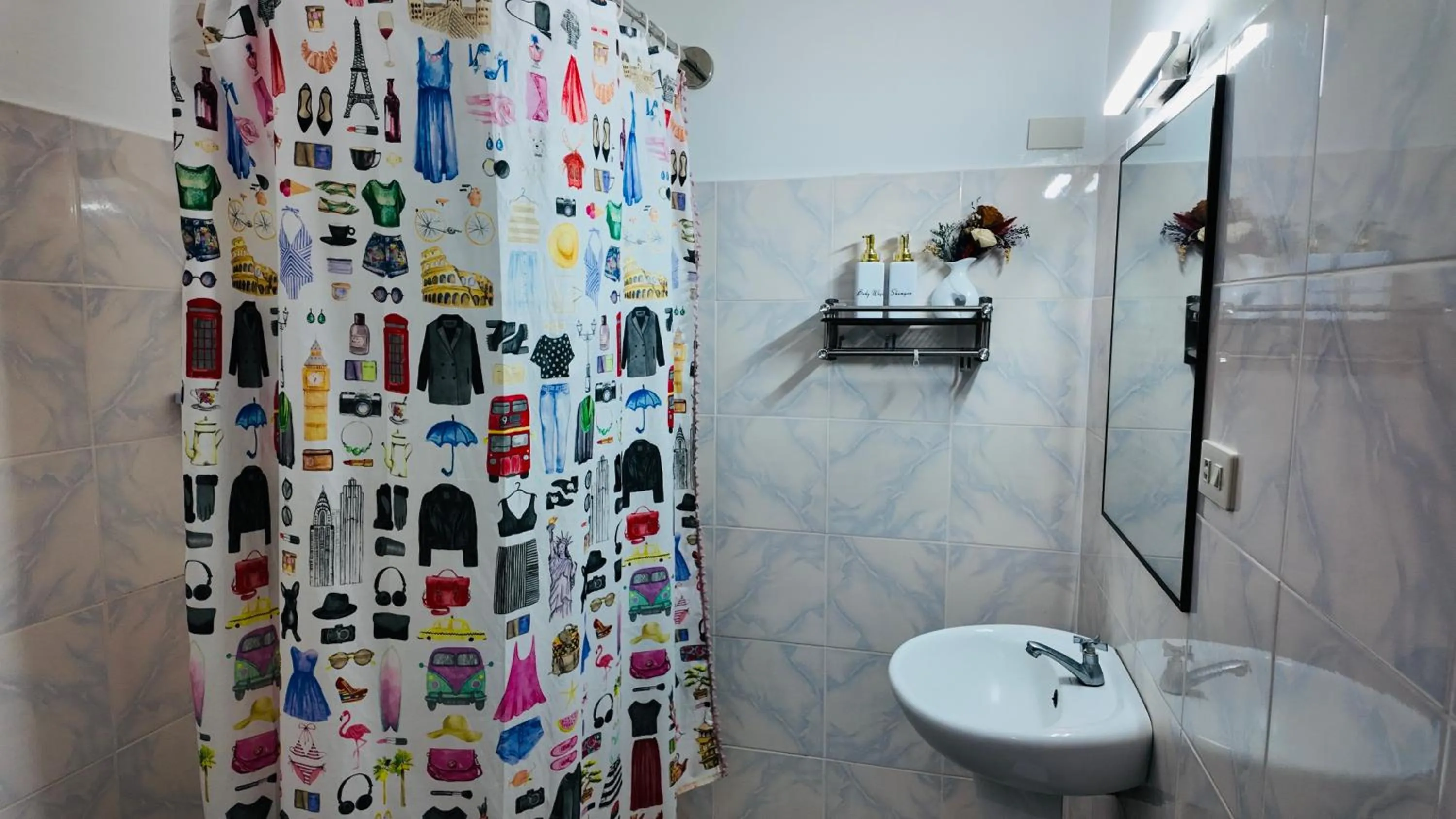 Shower in Tongatok Cliff Resort