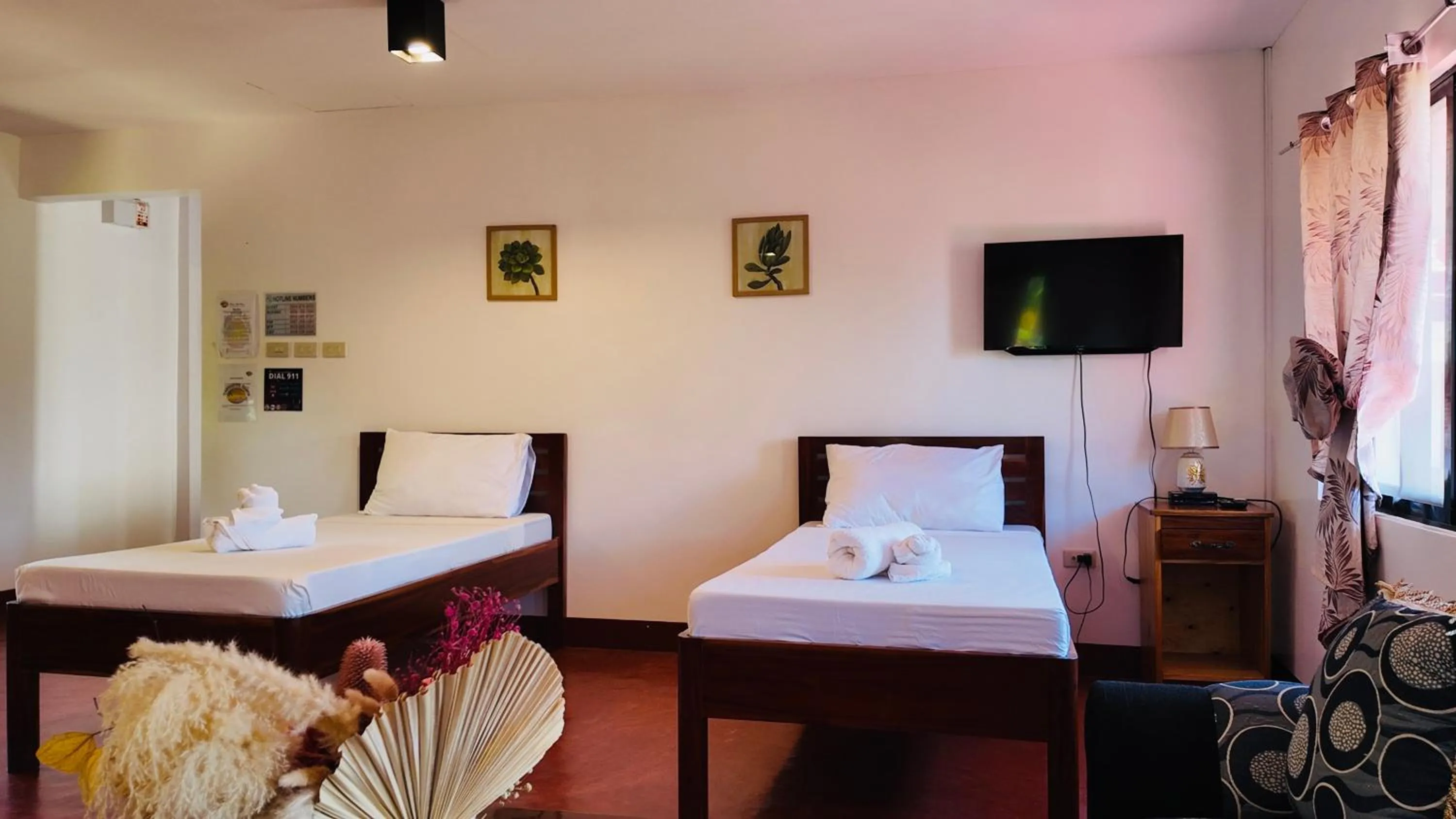 Bed in Tongatok Cliff Resort