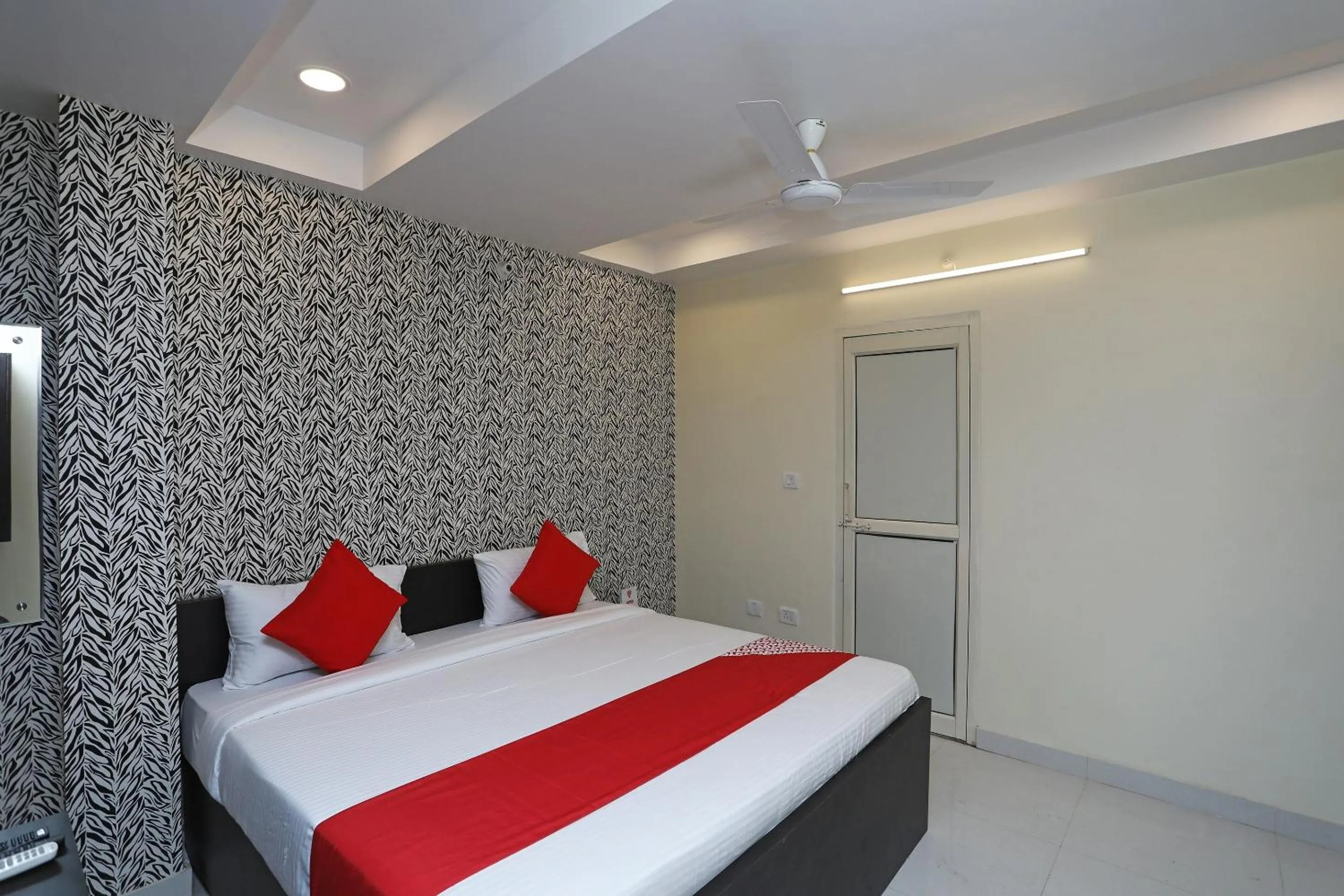 Bedroom, Bed in Super Hotel O Richa Grand