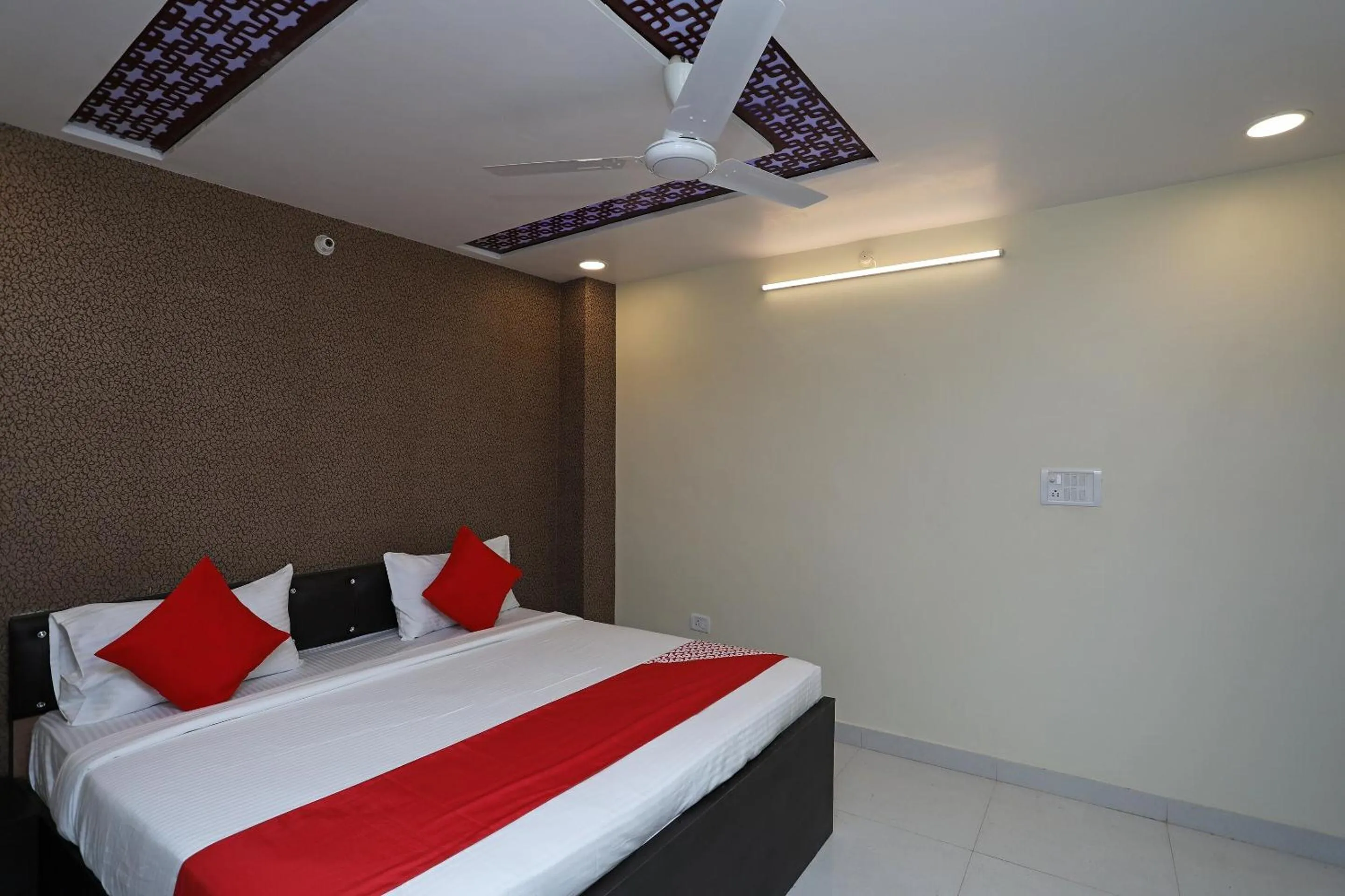 Bedroom, Bed in Super Hotel O Richa Grand