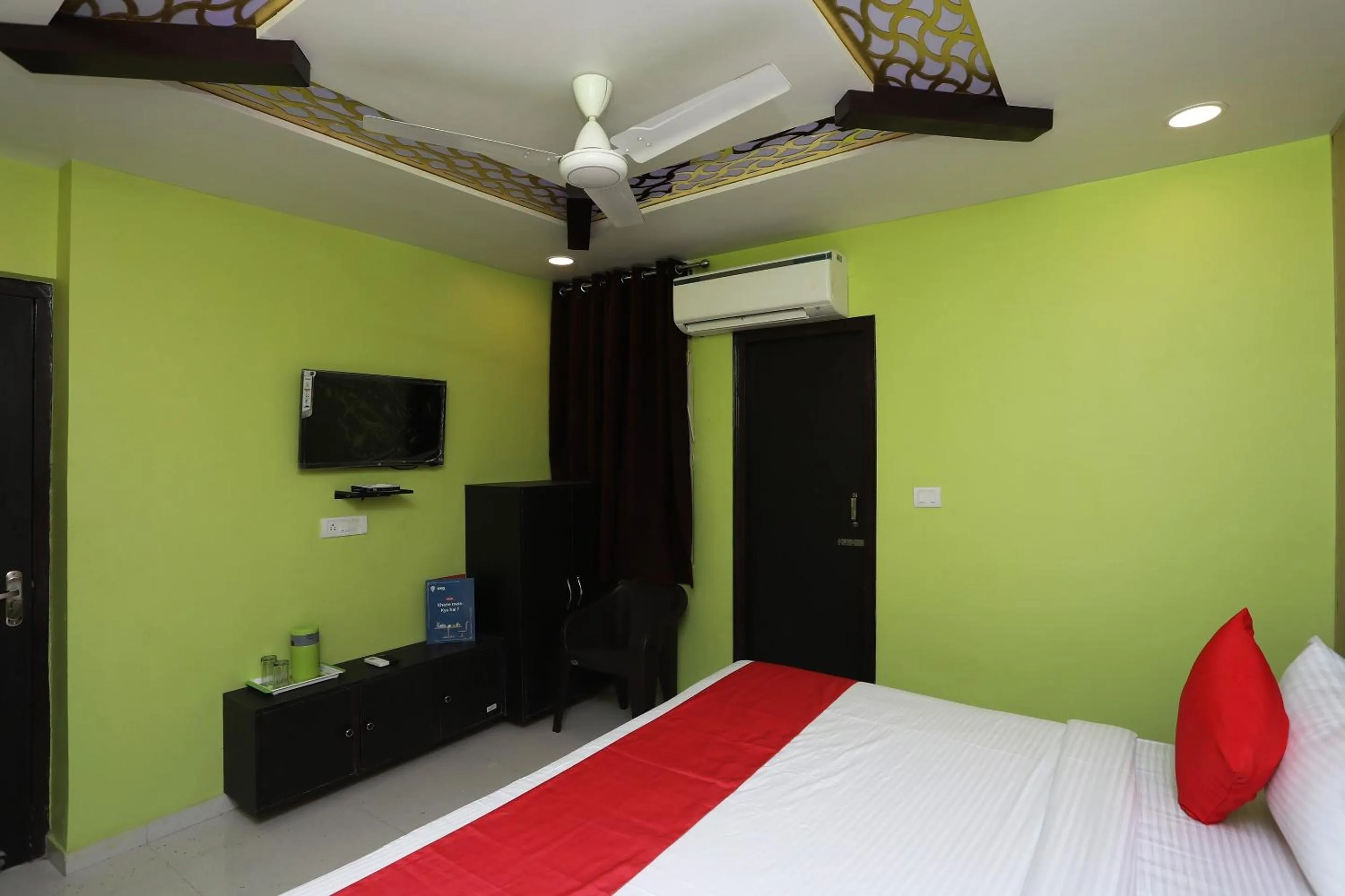 Bedroom, Bed in Super Hotel O Richa Grand