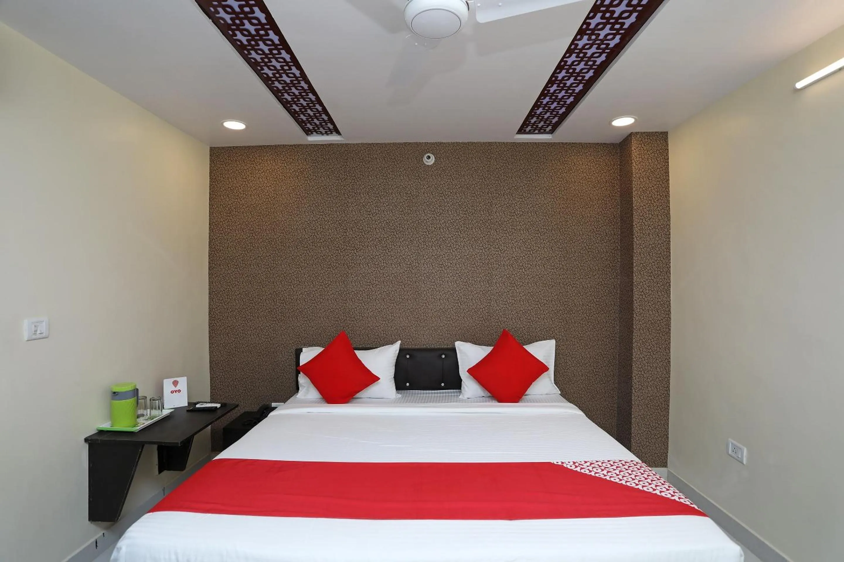 Bedroom, Bed in Super Hotel O Richa Grand