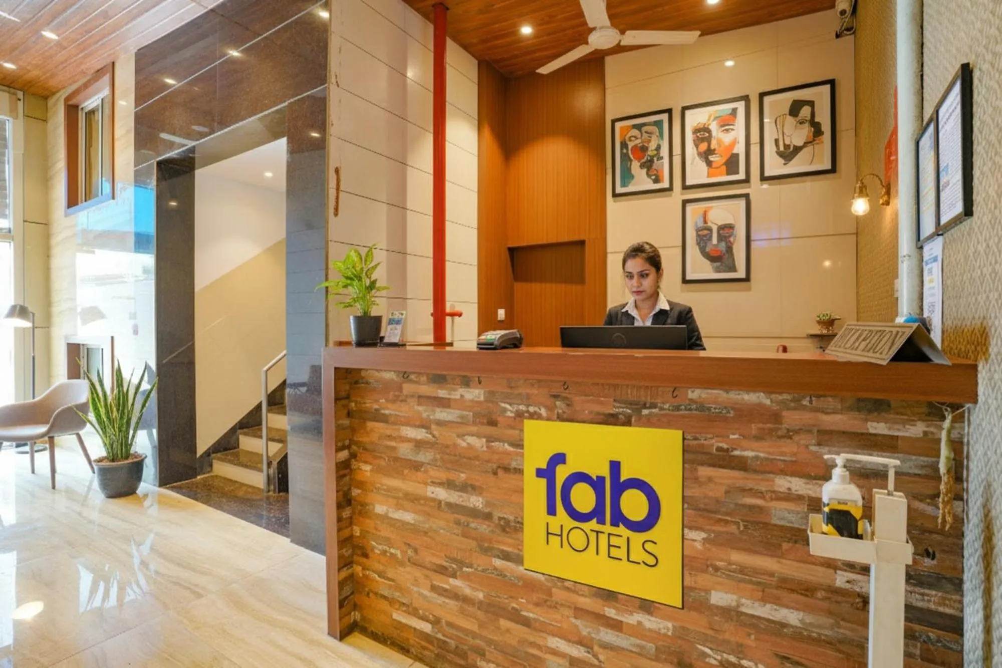 Lobby or reception in FabHotel Starwood Residency - 100M From Dr DY Patil Stadium