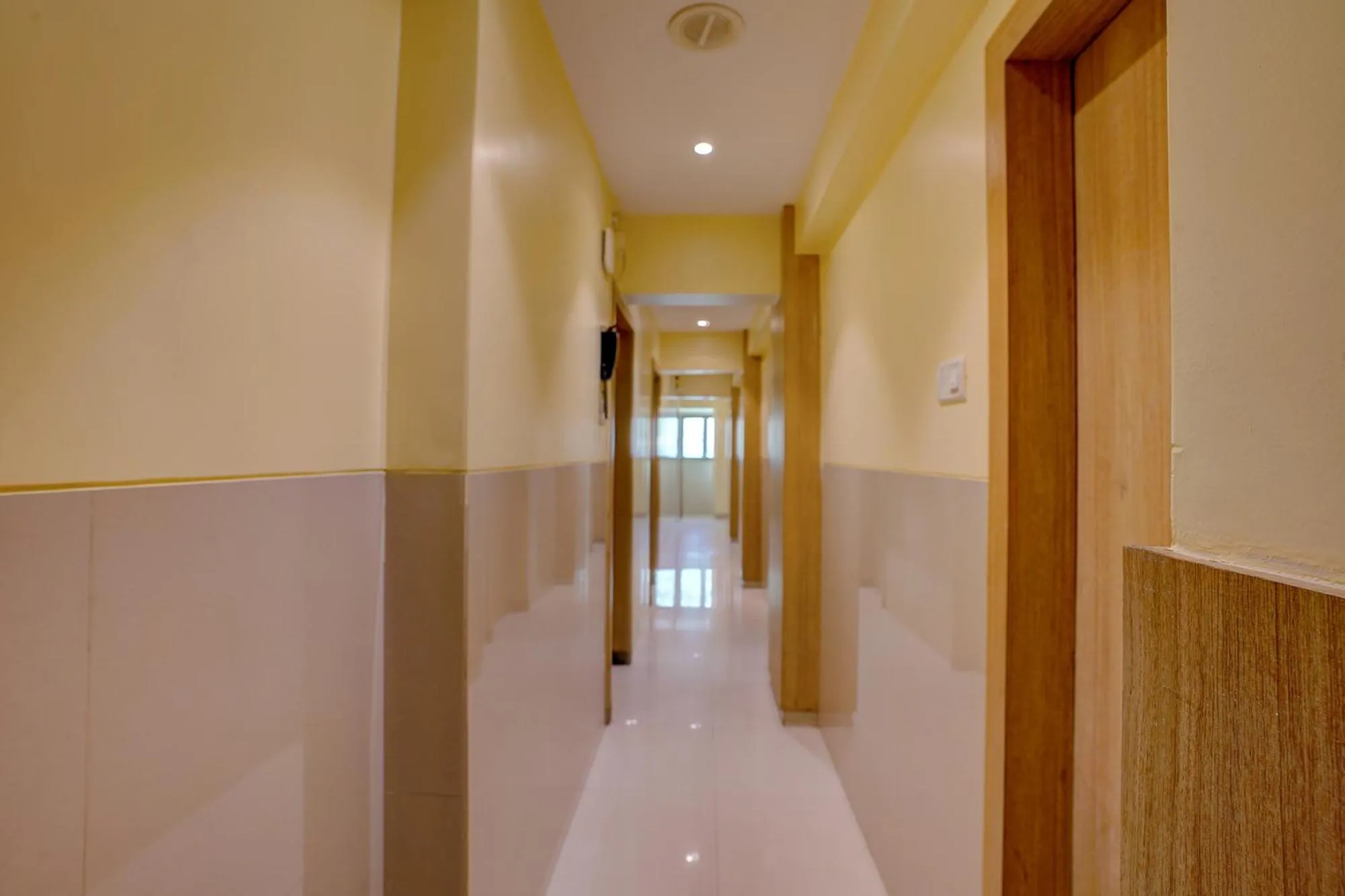 Lobby or reception in FabHotel Starwood Residency - 100M From Dr DY Patil Stadium