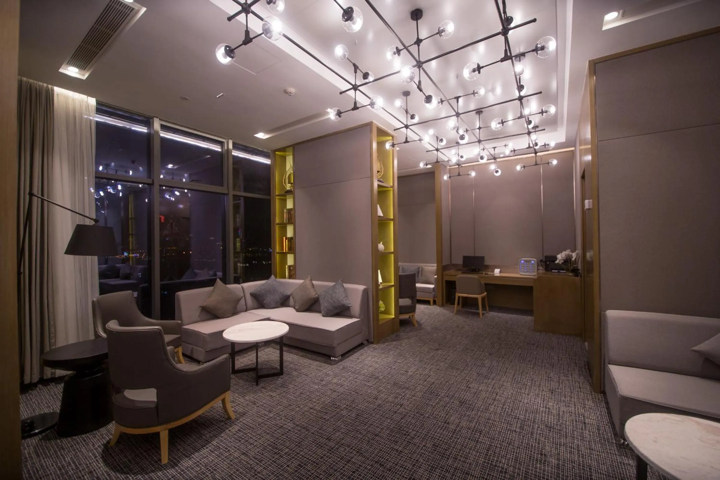 Lounge or bar in Zenith Hotel-Near Train Station & The Mixc