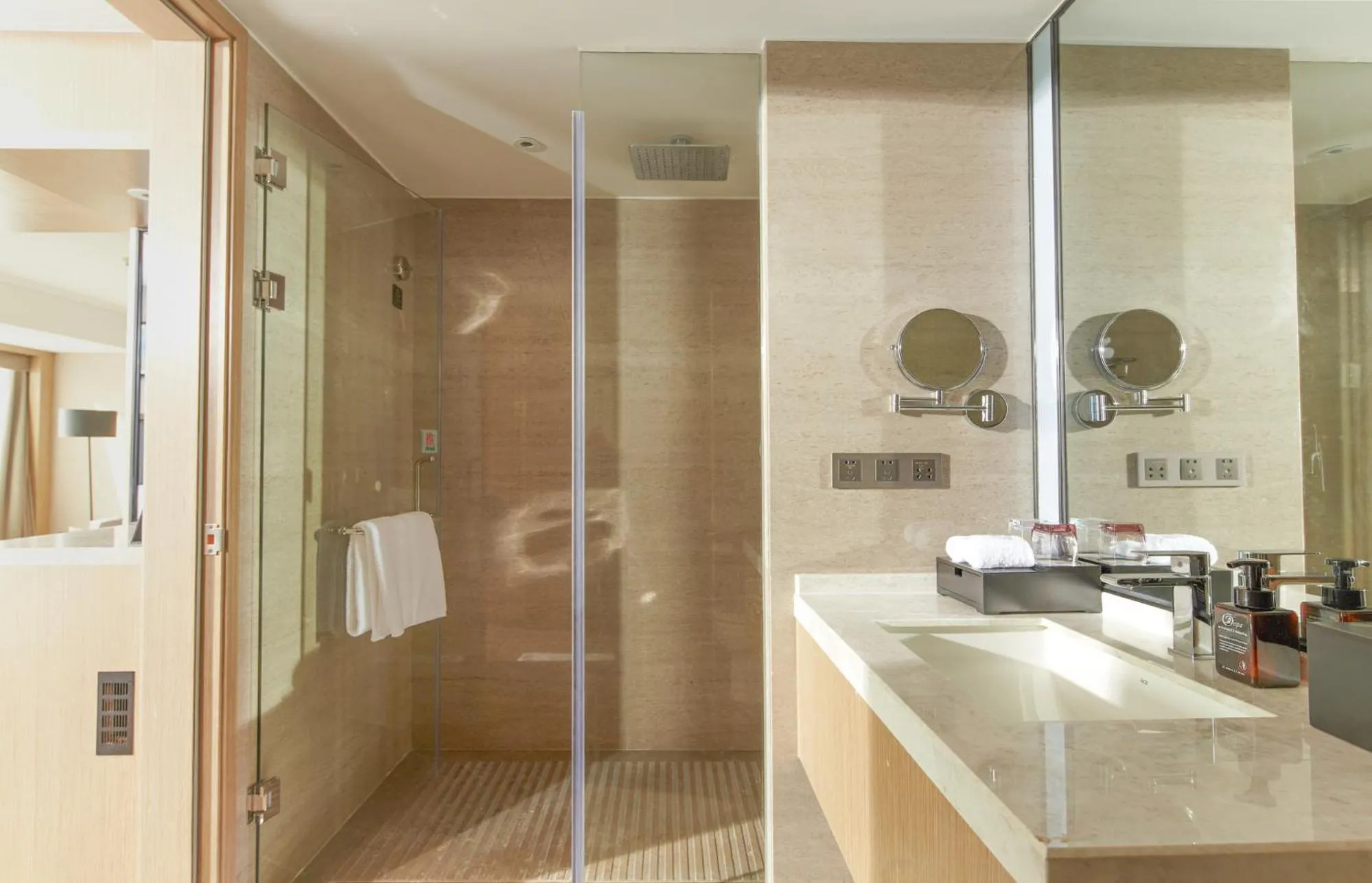 Zenith Hotel-Near Train Station & The Mixc