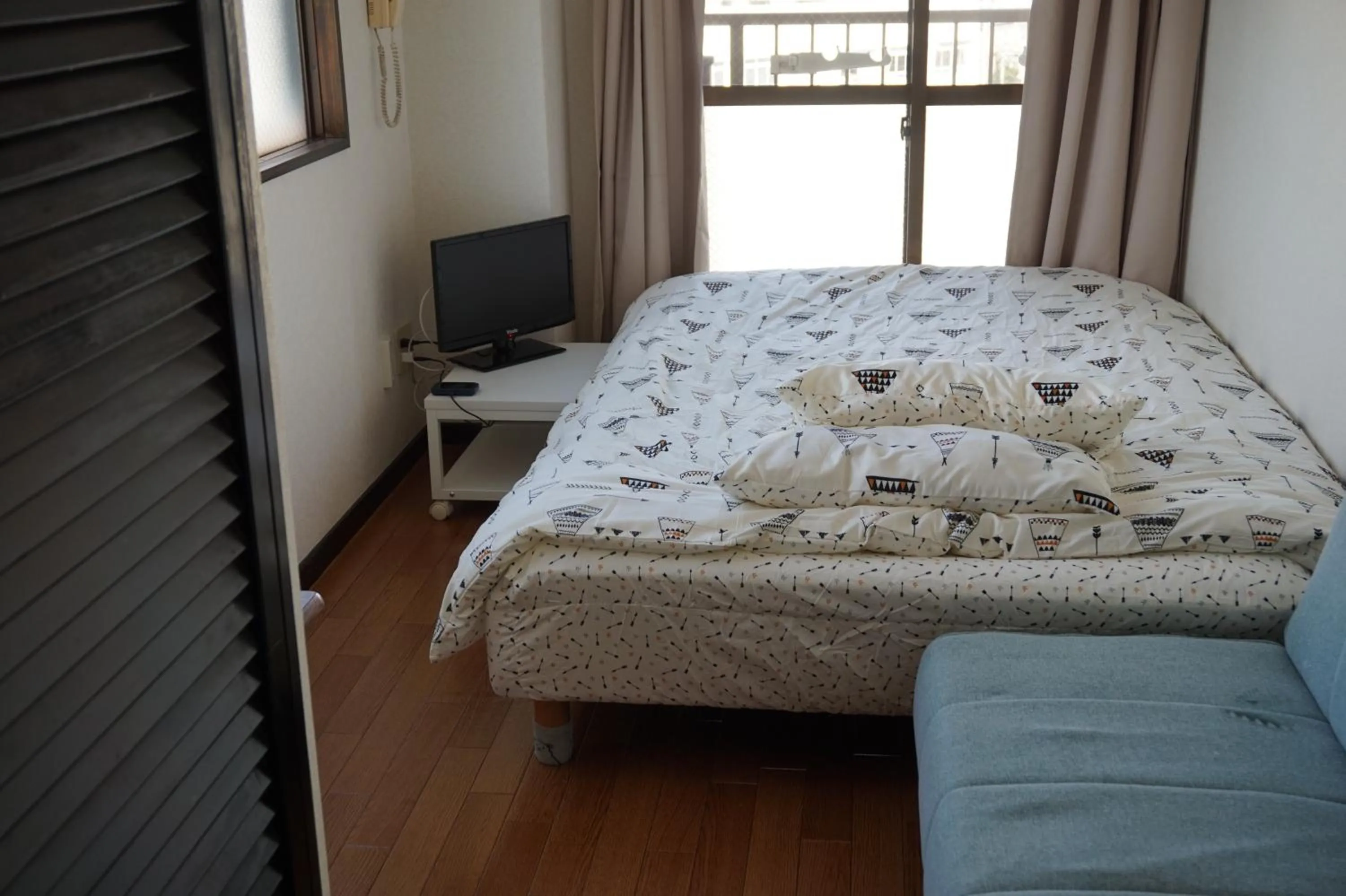 Photo of the whole room, Bed in CUBIC.30
