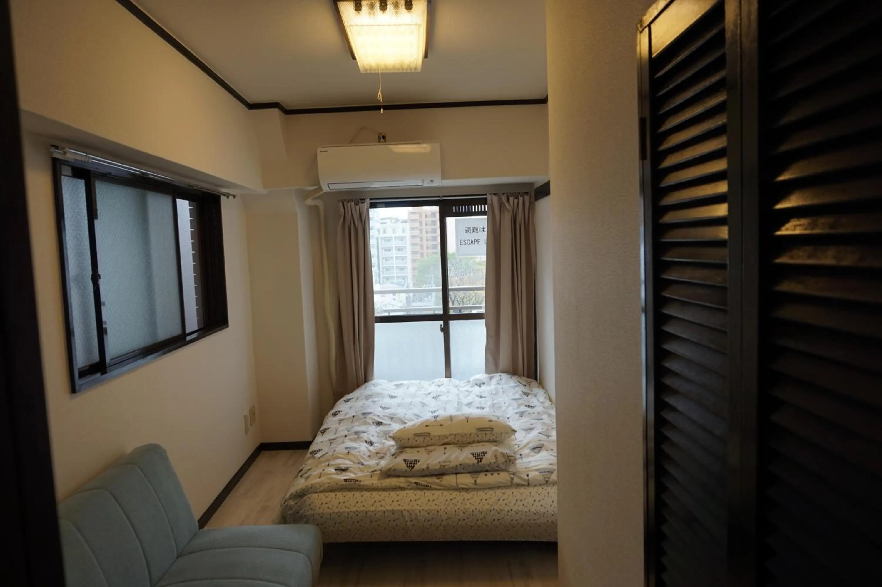 Photo of the whole room, Bed in CUBIC.30