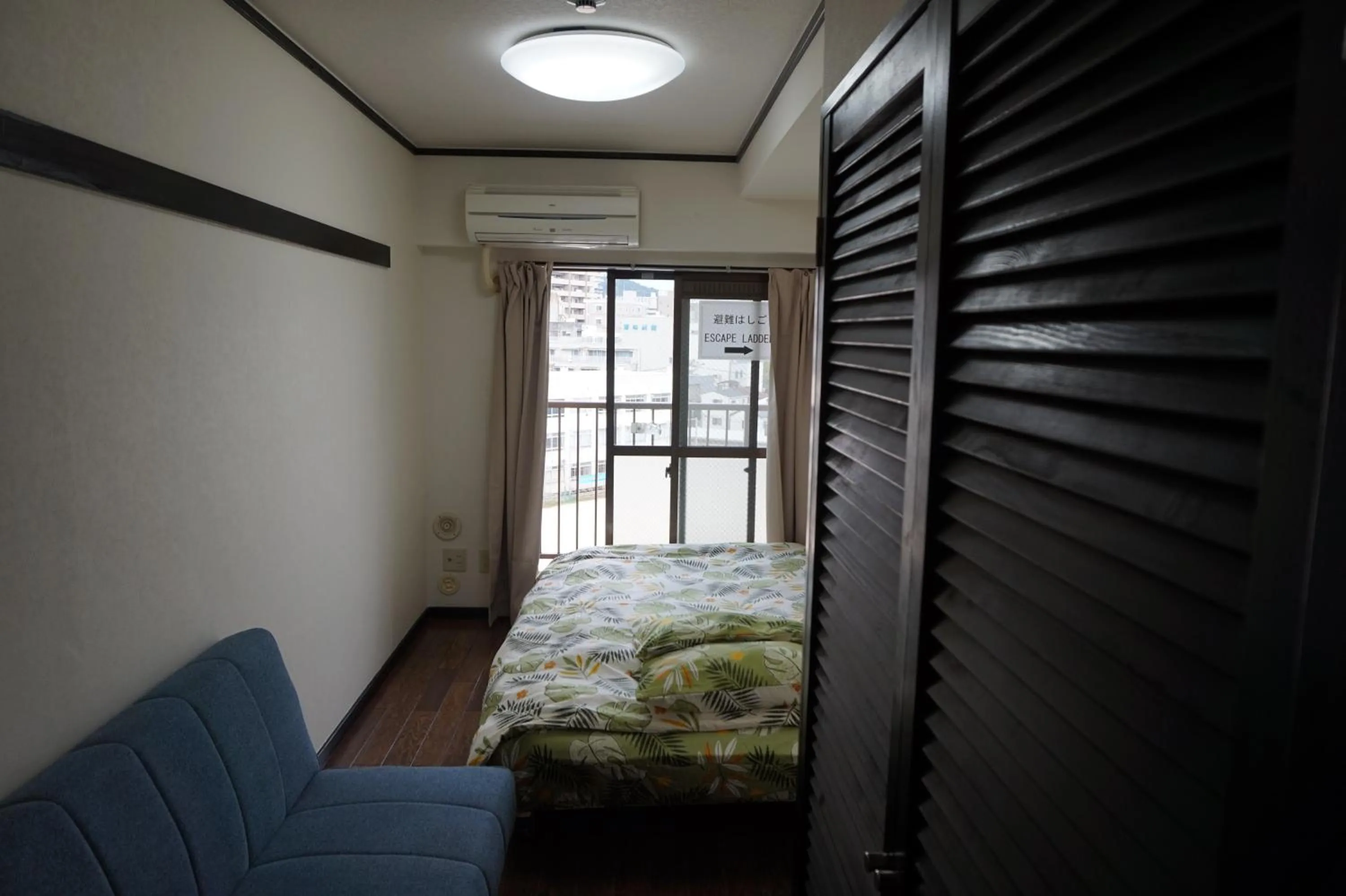 Photo of the whole room, Bed in CUBIC.30