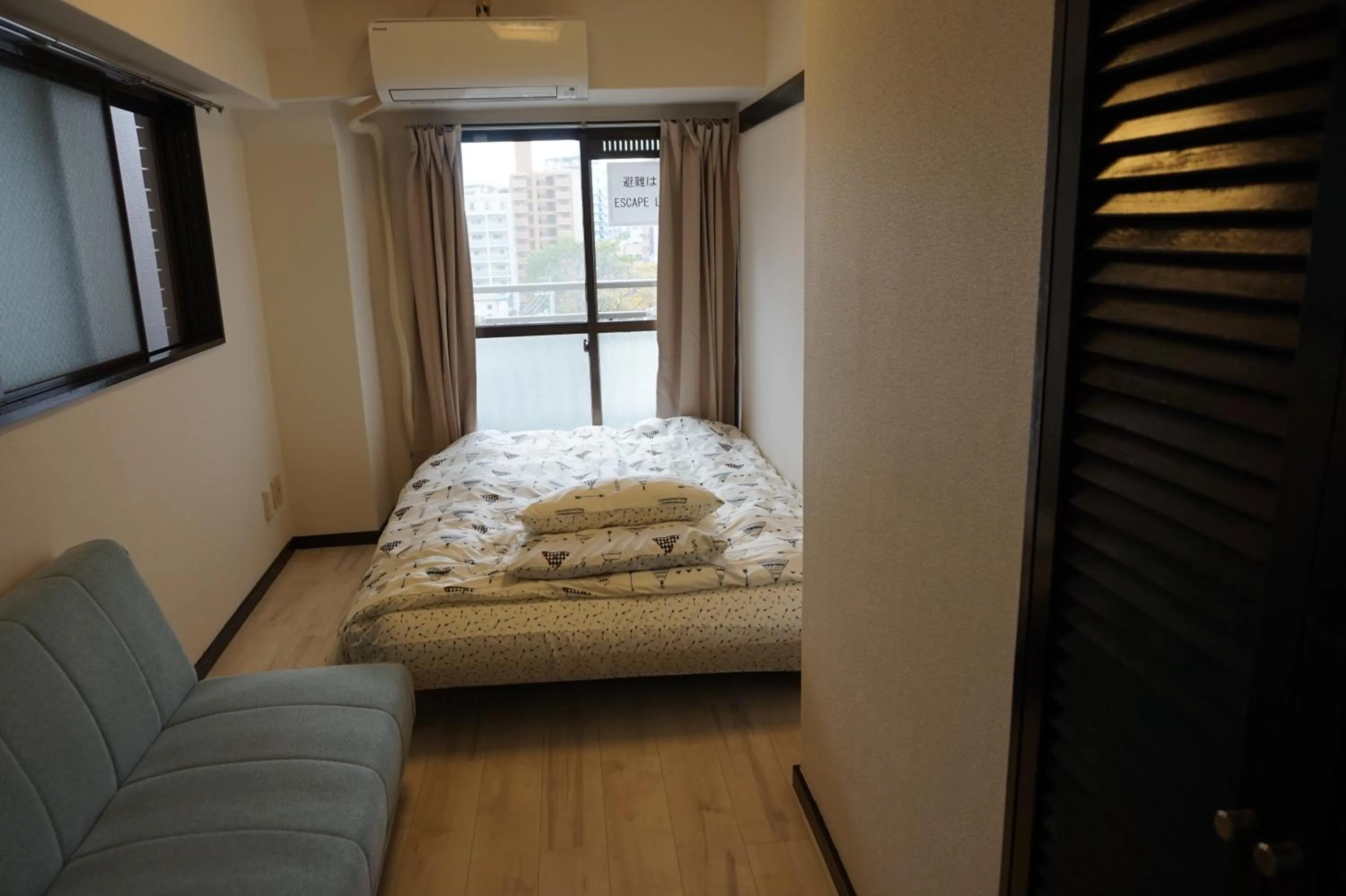 Photo of the whole room, Bed in CUBIC.30