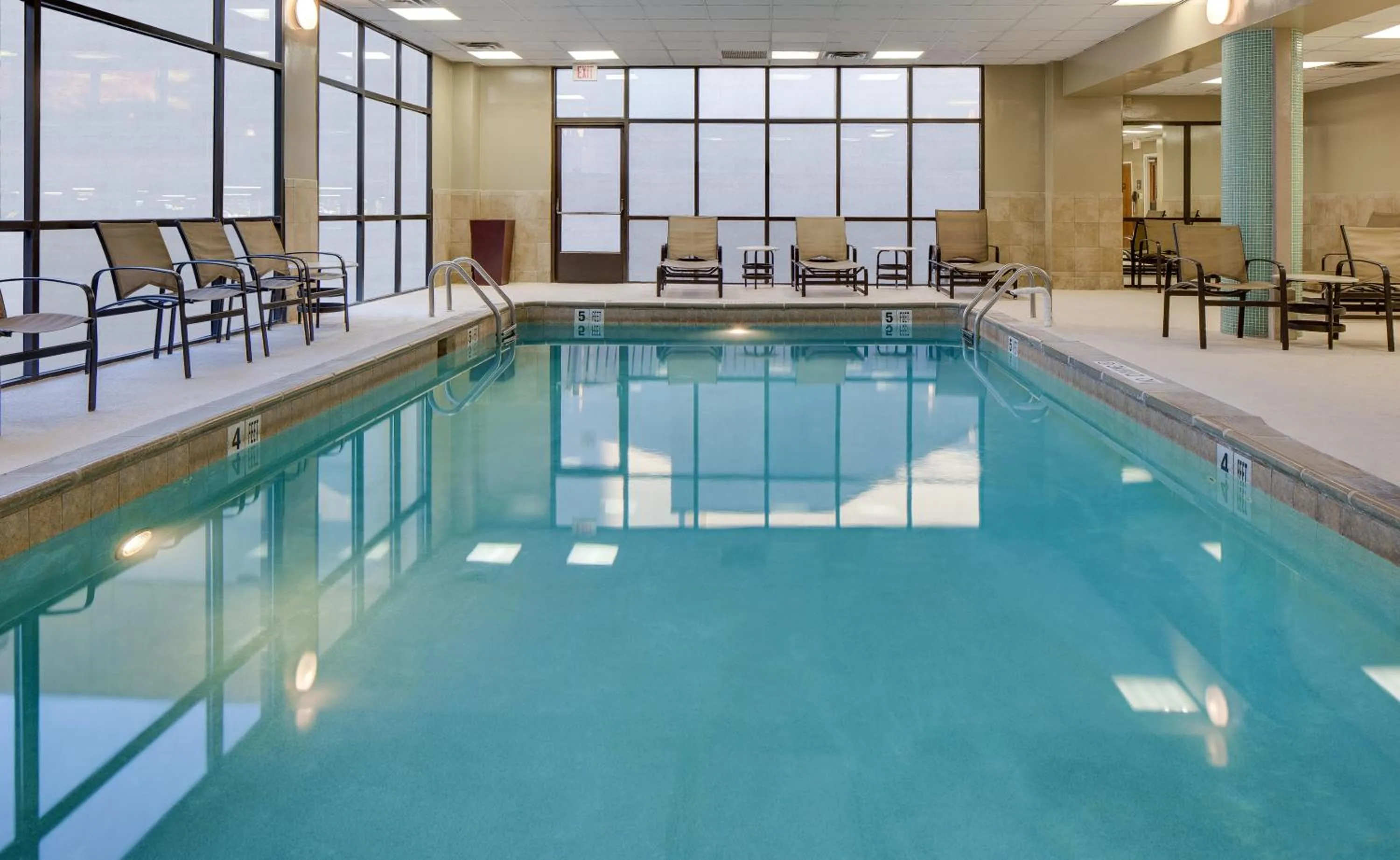 Swimming Pool in Embassy Suites Secaucus - Meadowlands