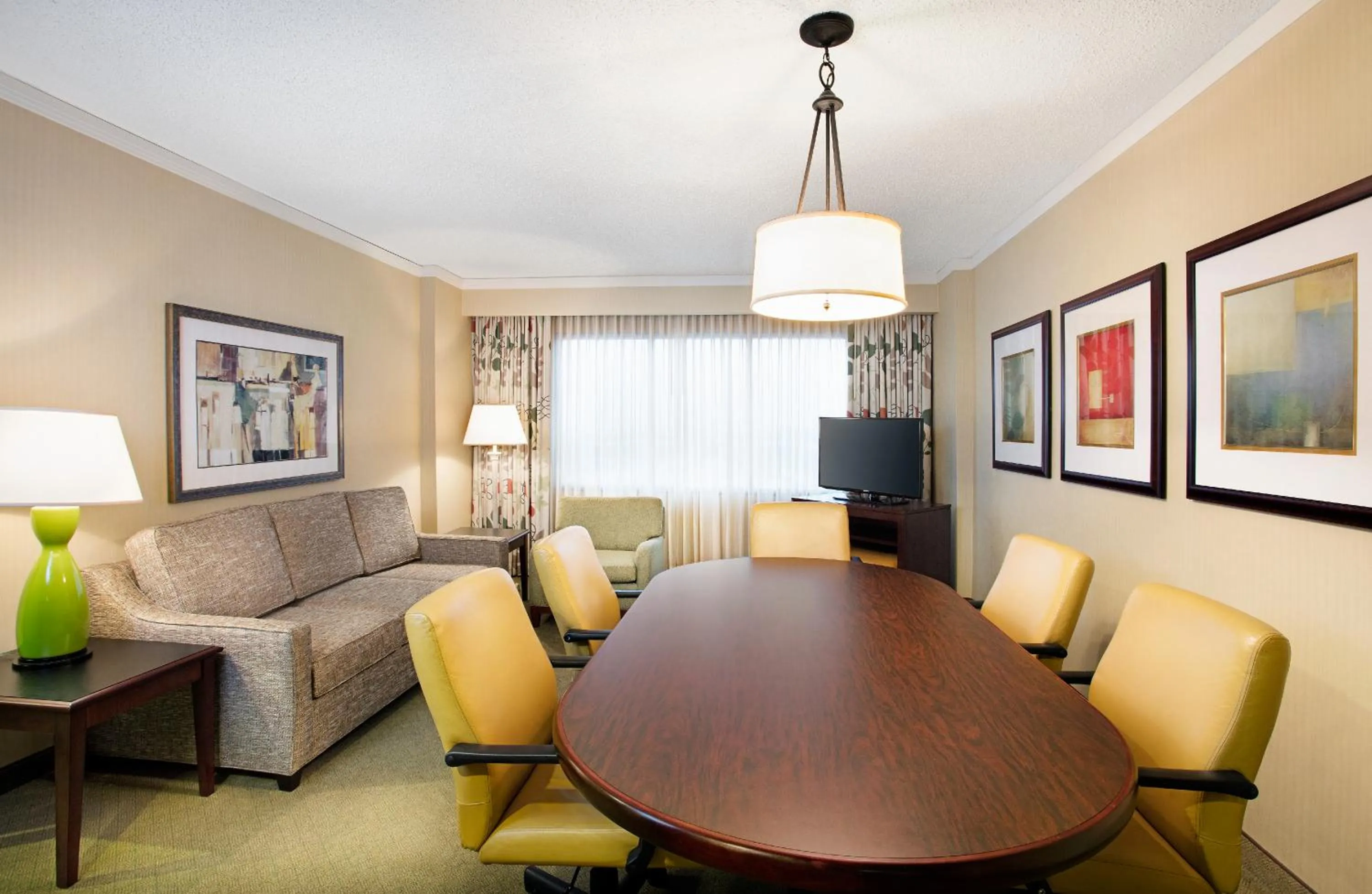 Bedroom, Seating Area in Embassy Suites Secaucus - Meadowlands