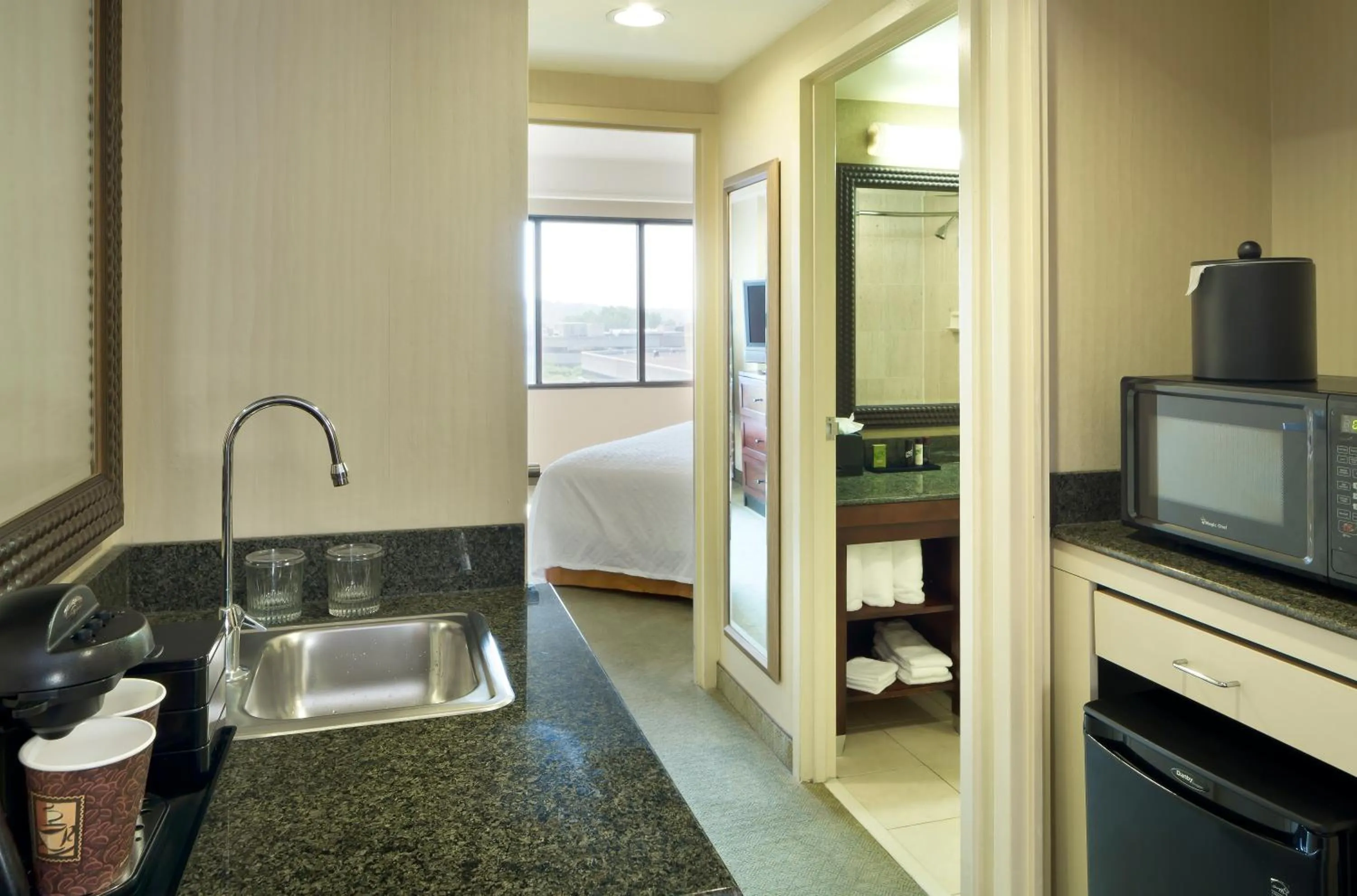 Kitchen or kitchenette, Kitchen/Kitchenette in Embassy Suites Secaucus - Meadowlands