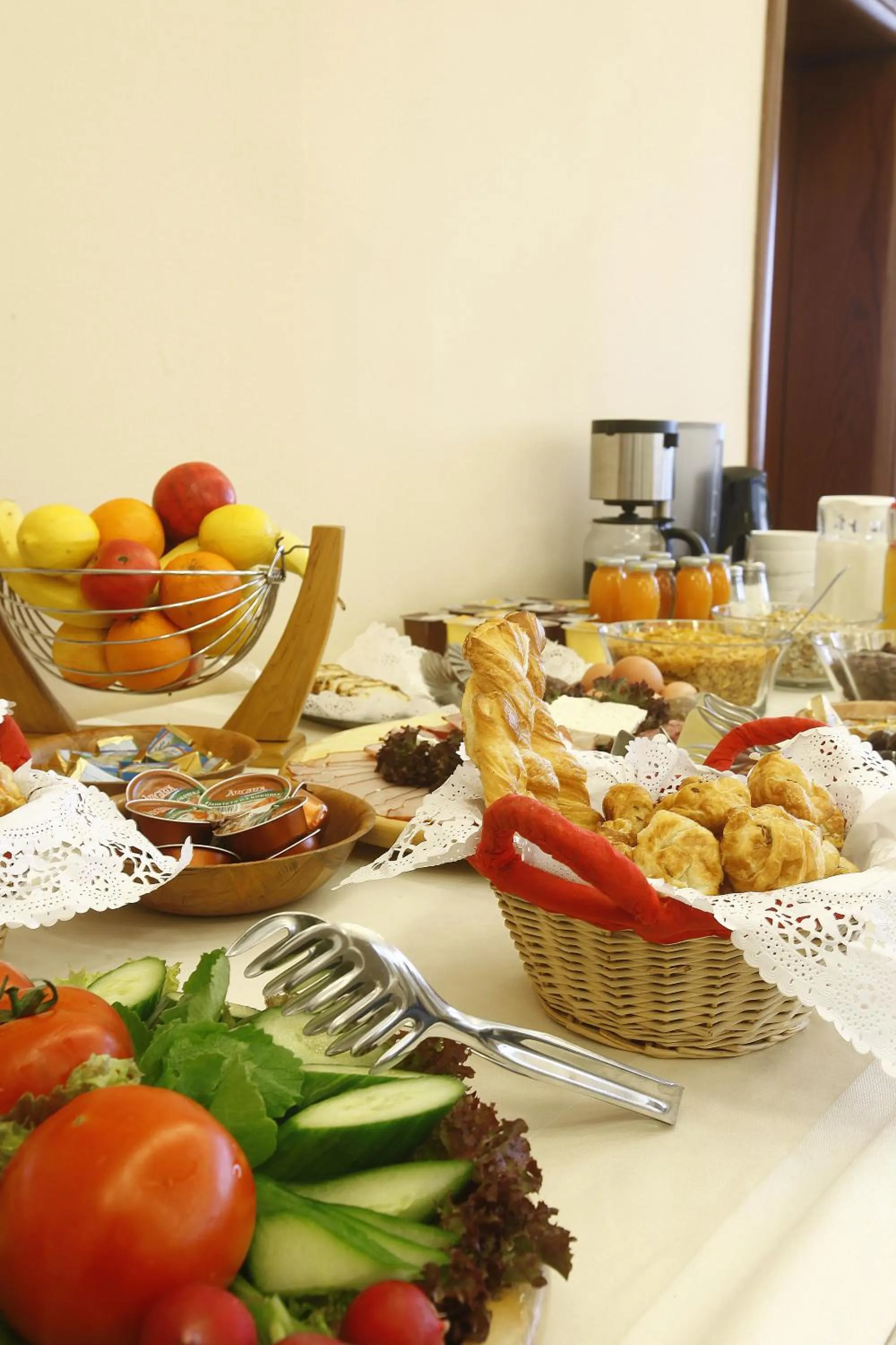 Restaurant/places to eat in Hotel Centar