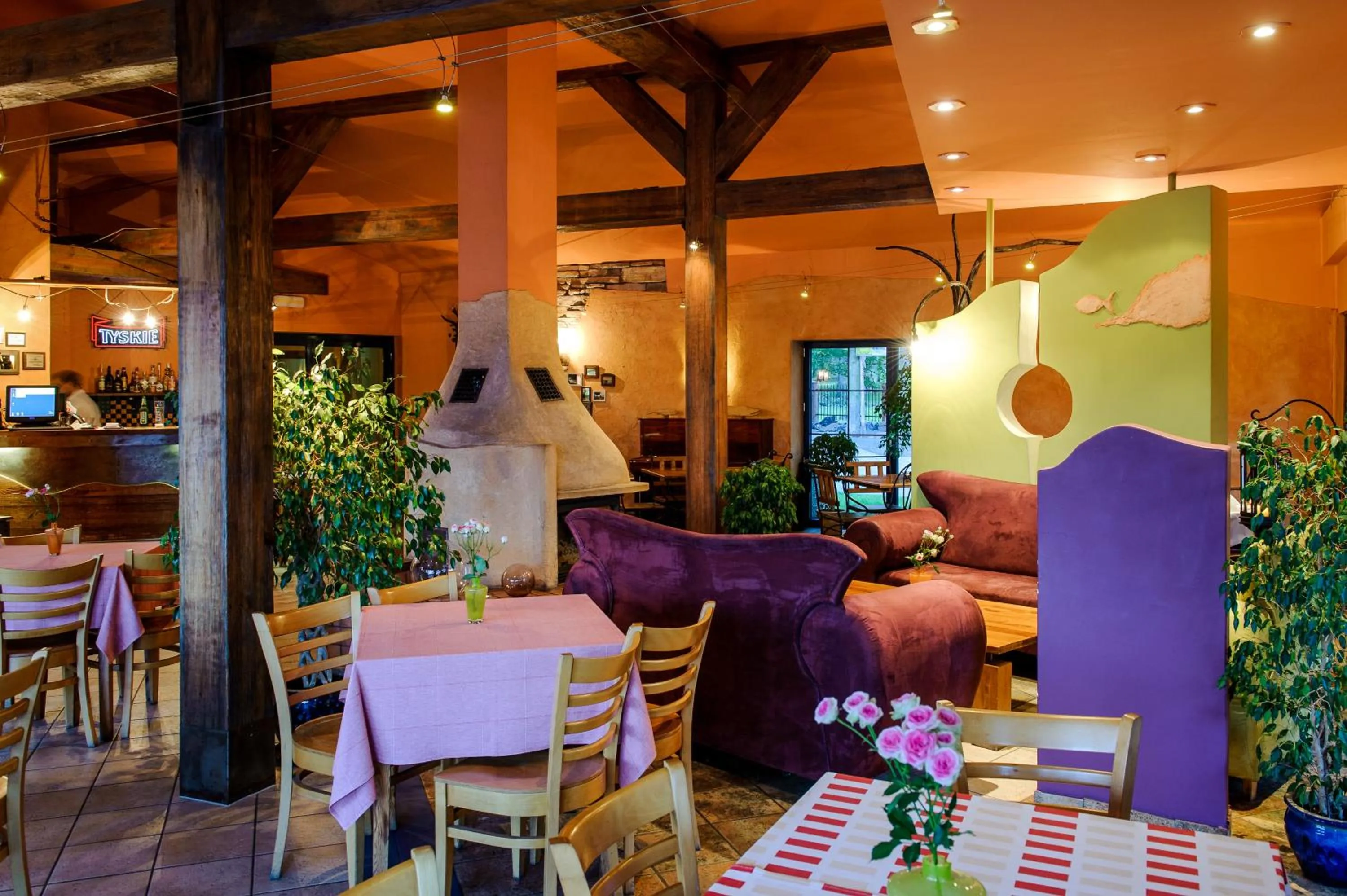 Restaurant/places to eat in Hotel Active