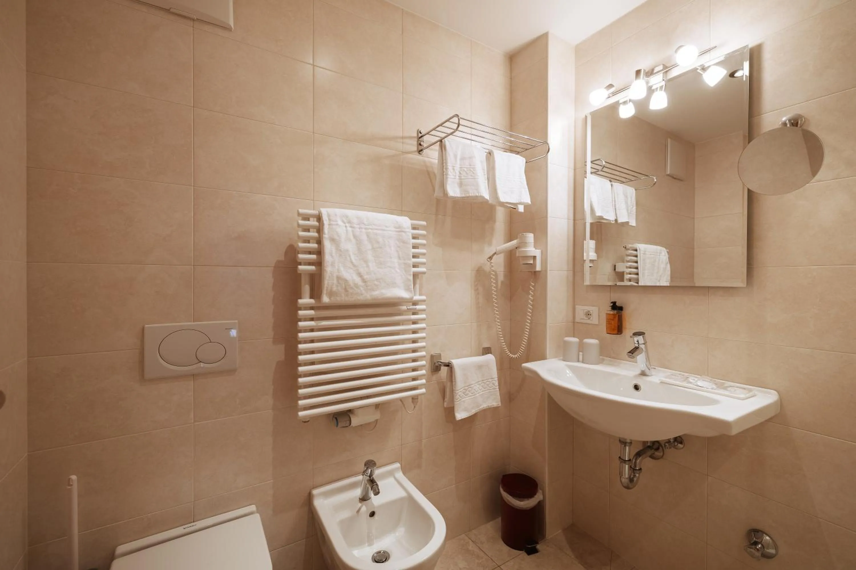 La Tambra - Residence - Central with Restaurant