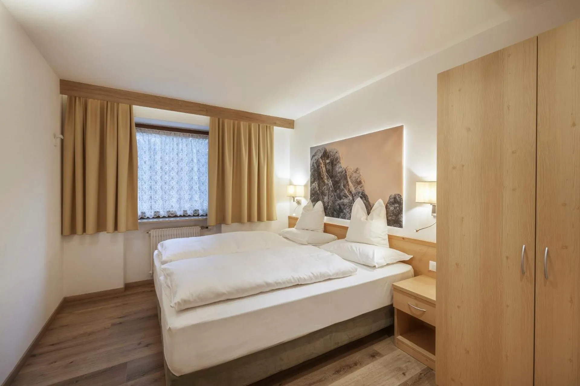 Bed in La Tambra - Residence - Central with Restaurant