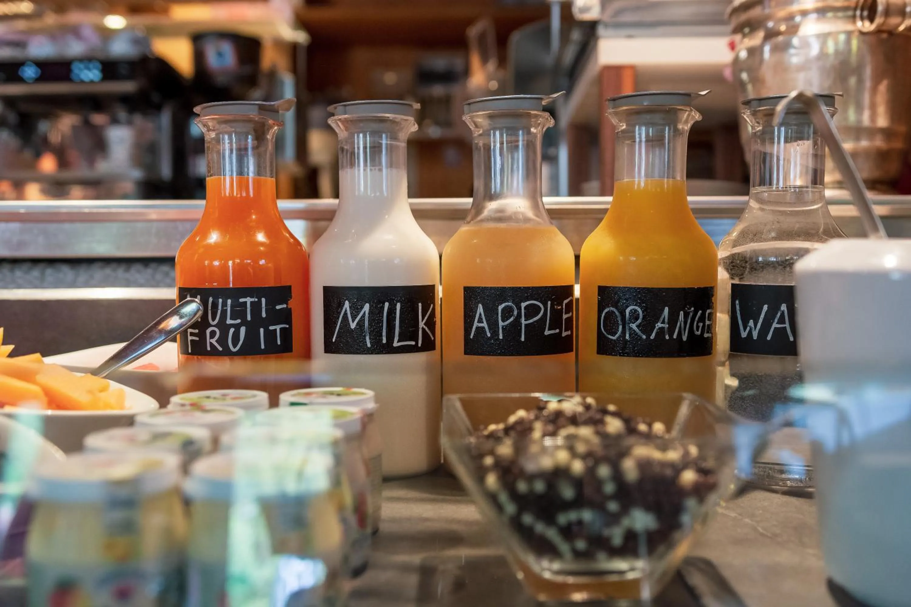 Food and drinks in La Tambra - Residence - Central with Restaurant