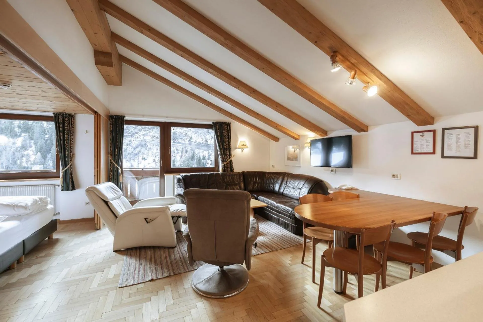 La Tambra - Residence - Central with Restaurant