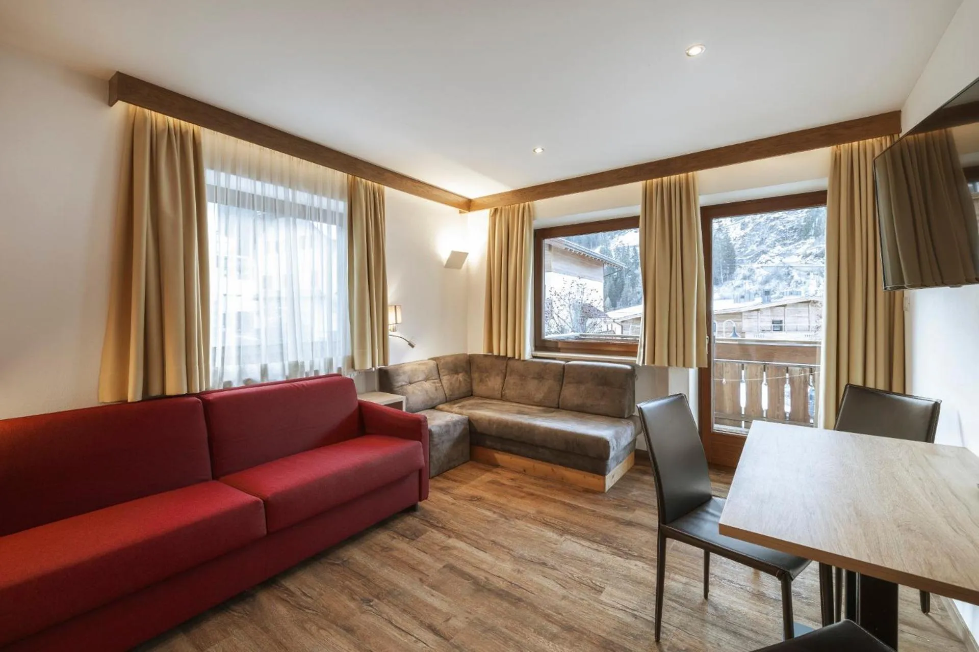 La Tambra - Residence - Central with Restaurant