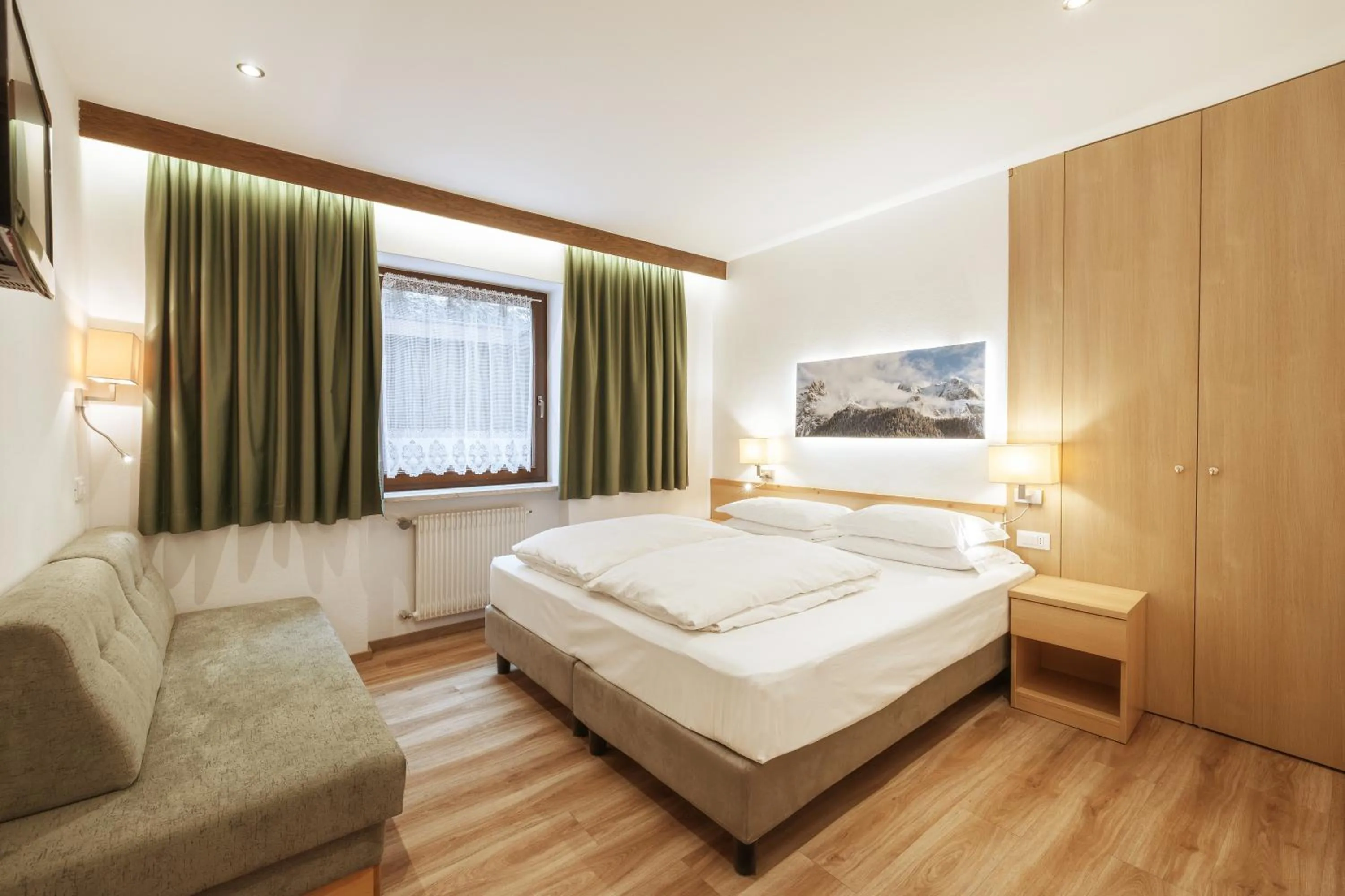 Bed in La Tambra - Residence - Central with Restaurant