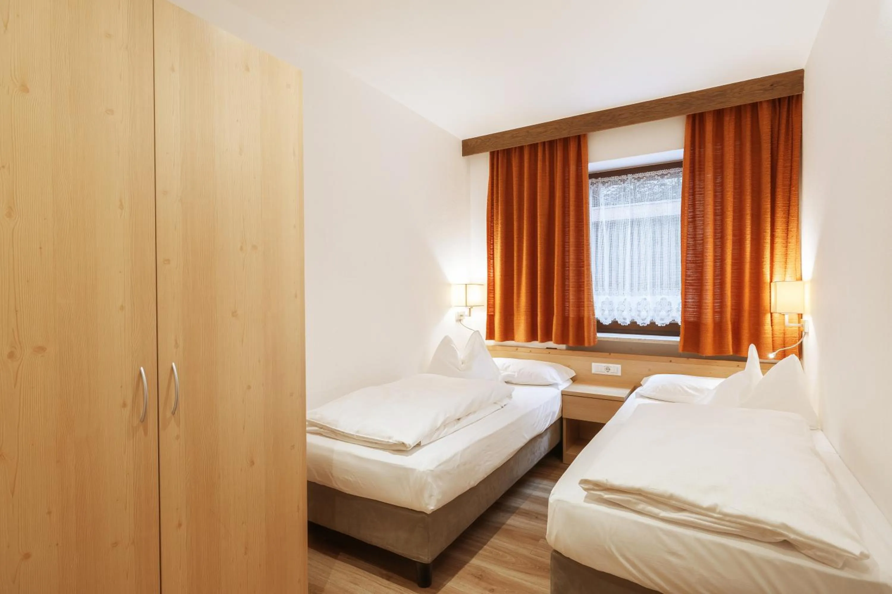 Bed in La Tambra - Residence - Central with Restaurant