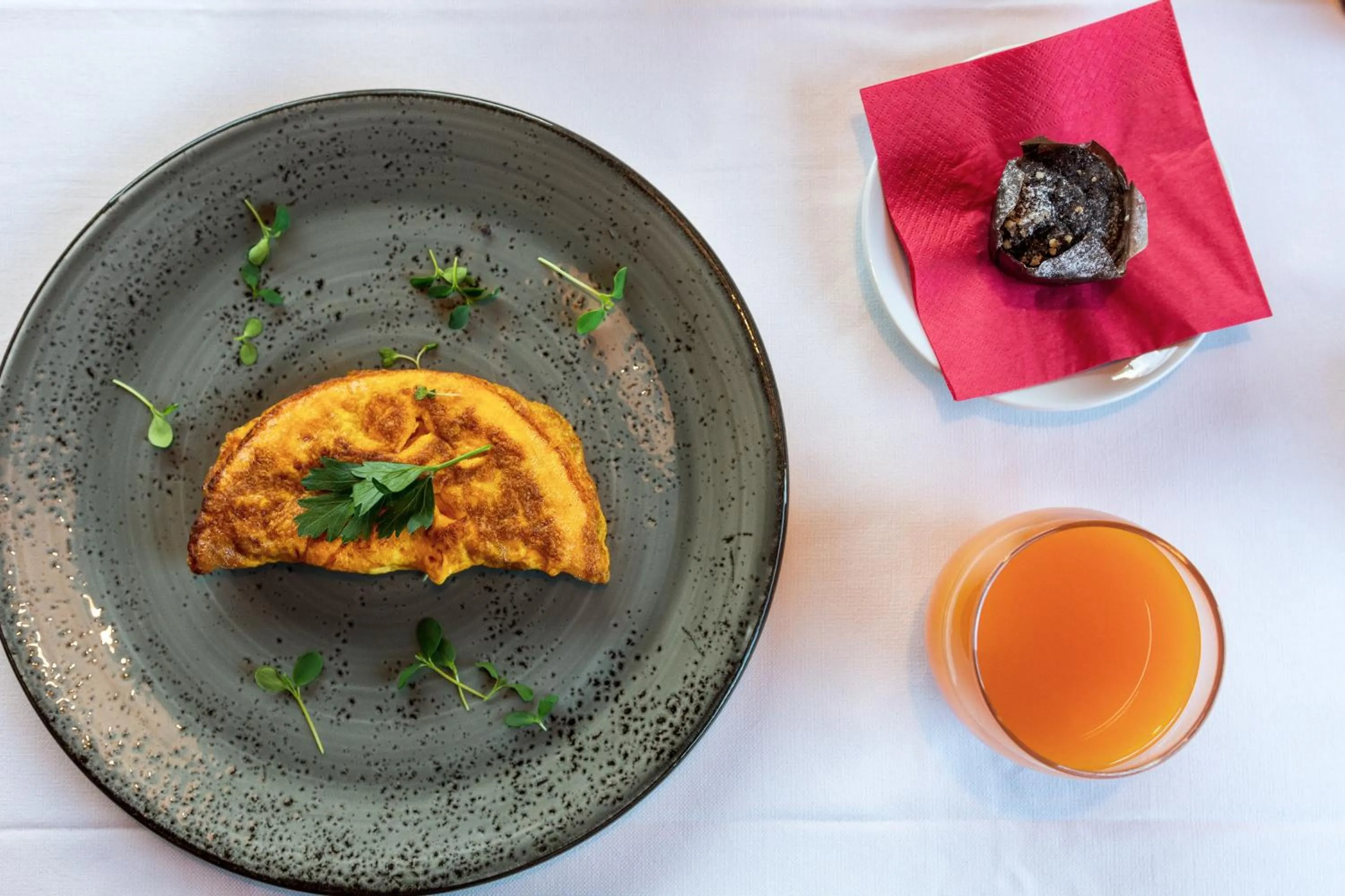 Food in La Tambra - Residence - Central with Restaurant