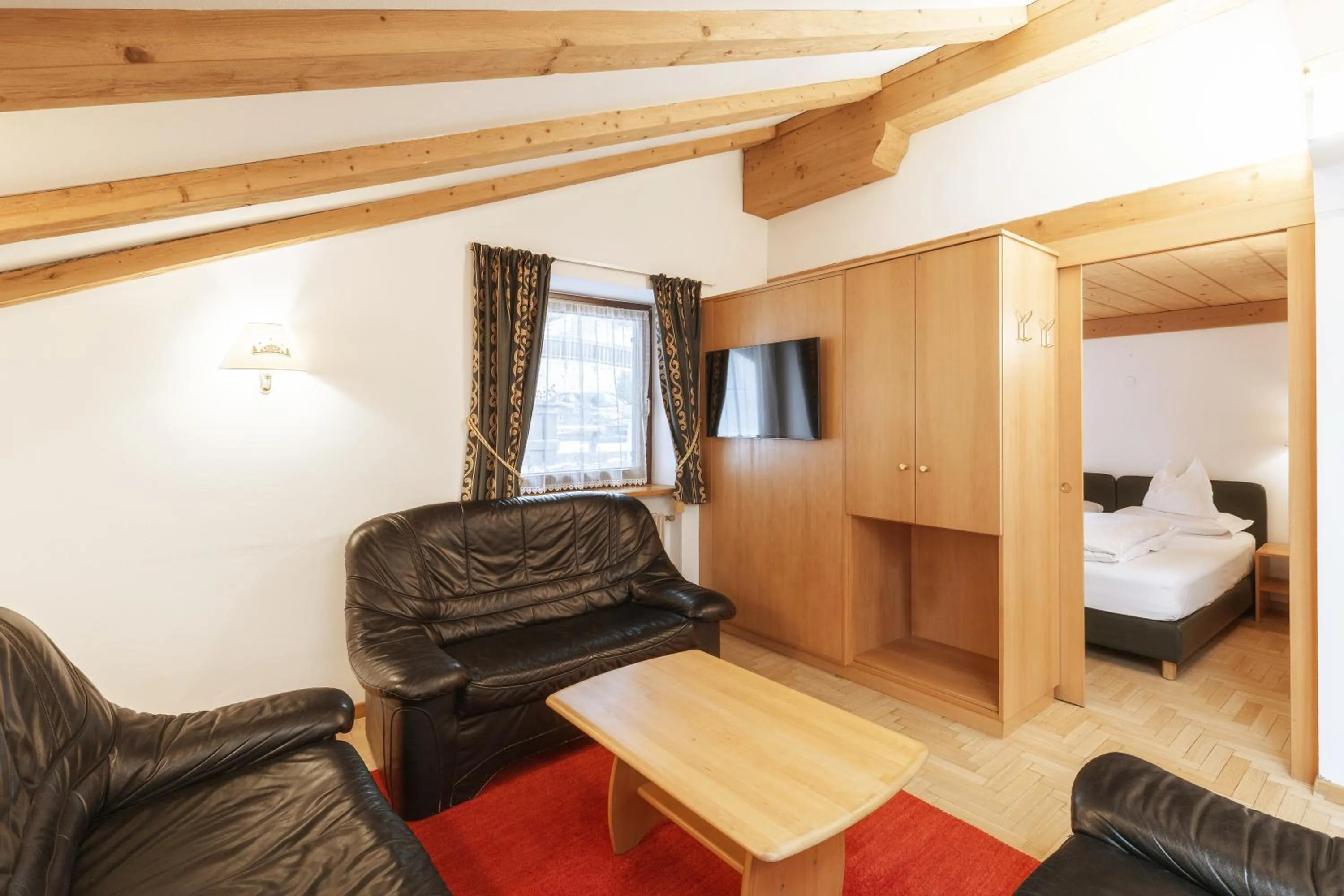 Bed in La Tambra - Residence - Central with Restaurant