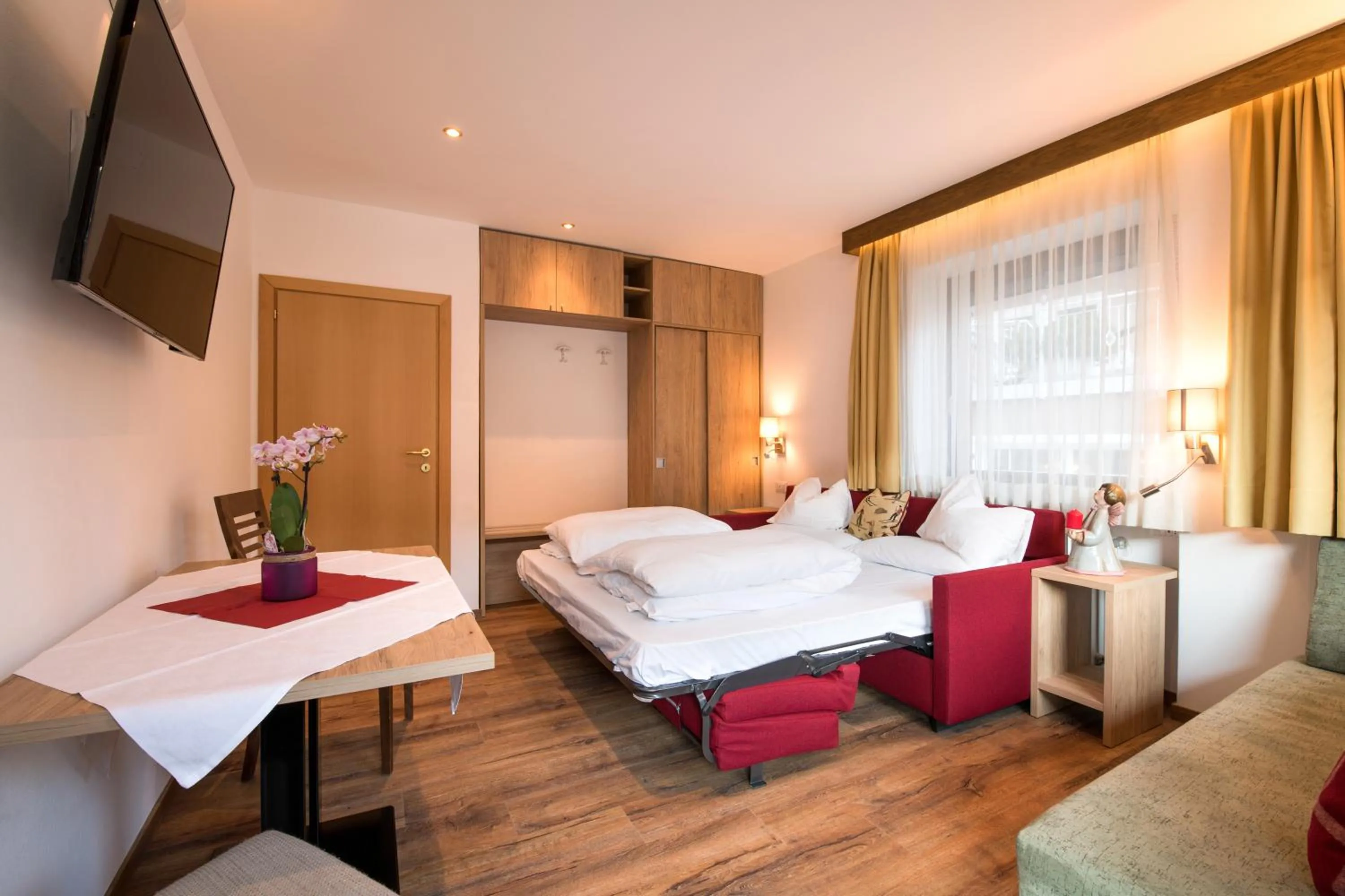 Bed in La Tambra - Residence - Central with Restaurant