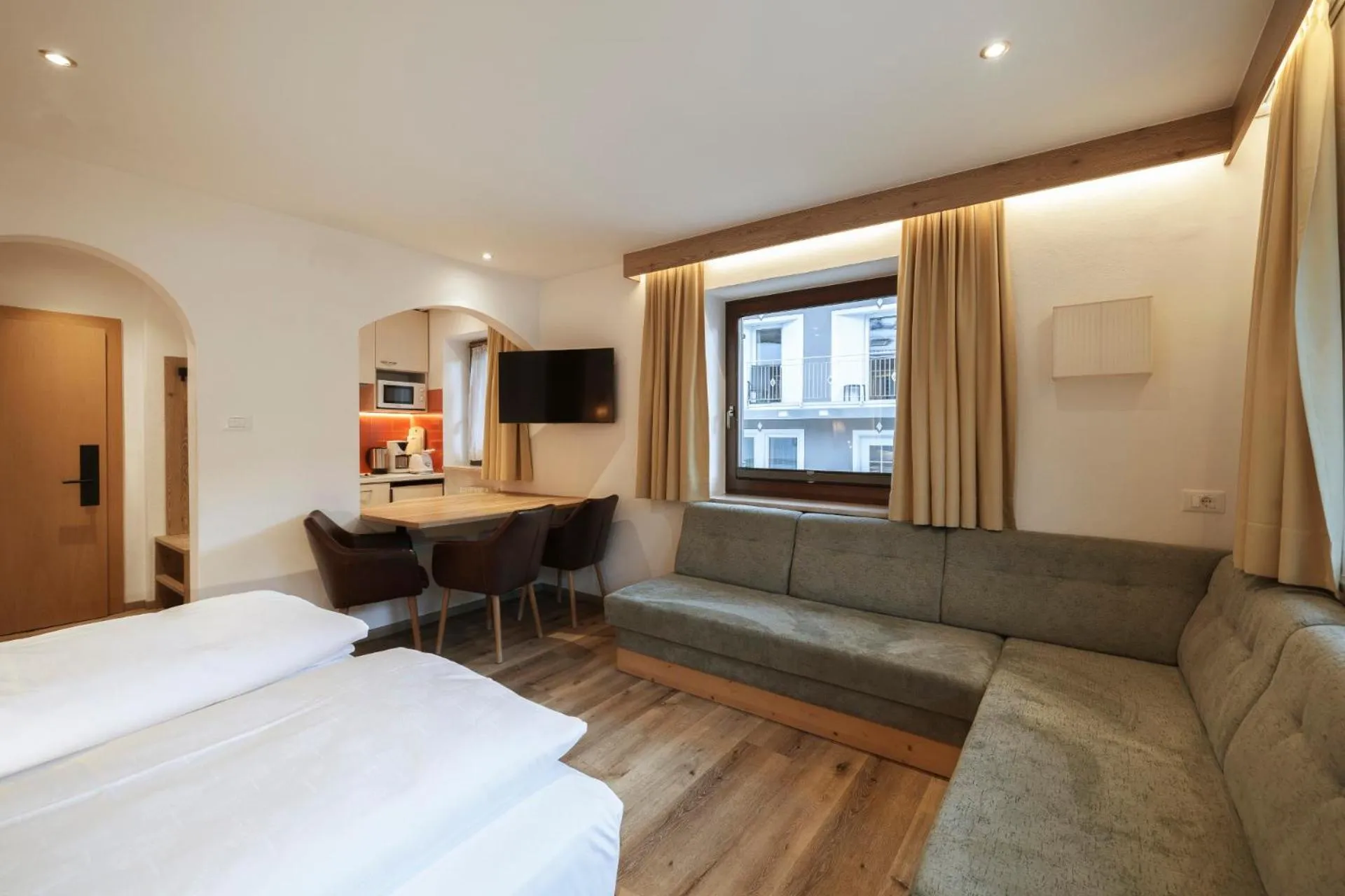 Bed in La Tambra - Residence - Central with Restaurant