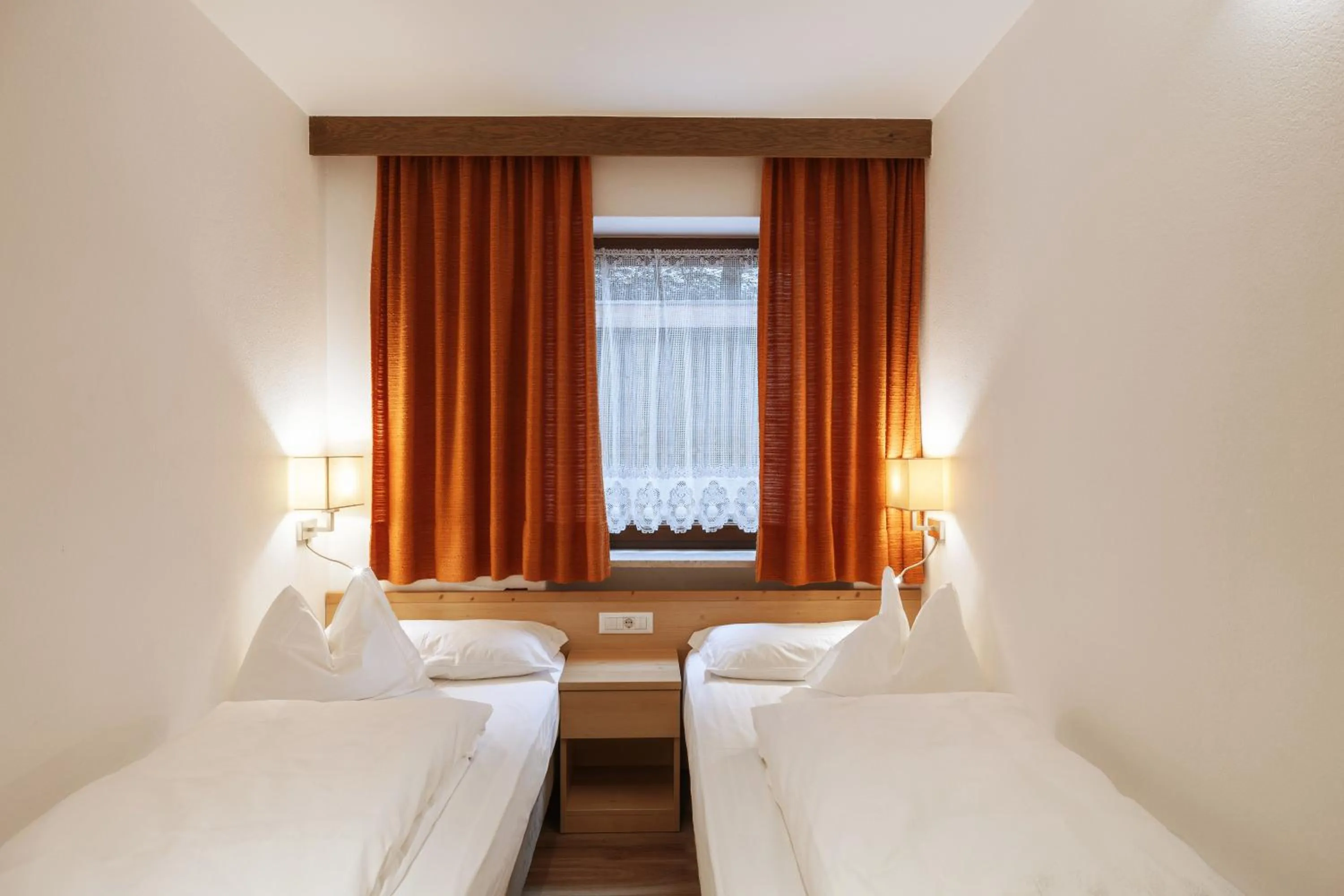 Bed in La Tambra - Residence - Central with Restaurant