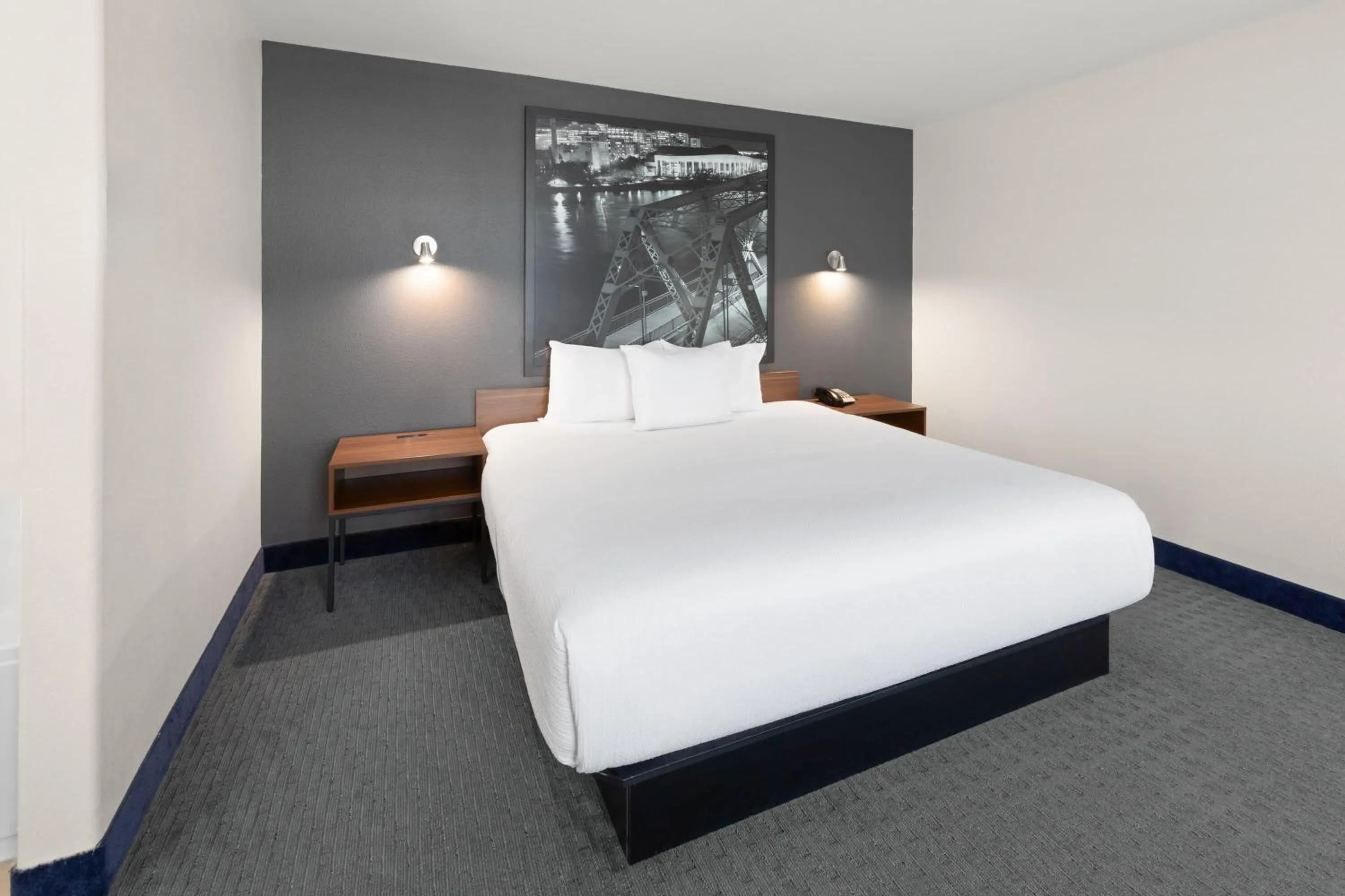 Bath, Bed in Super 8 by Wyndham Trois-Rivieres