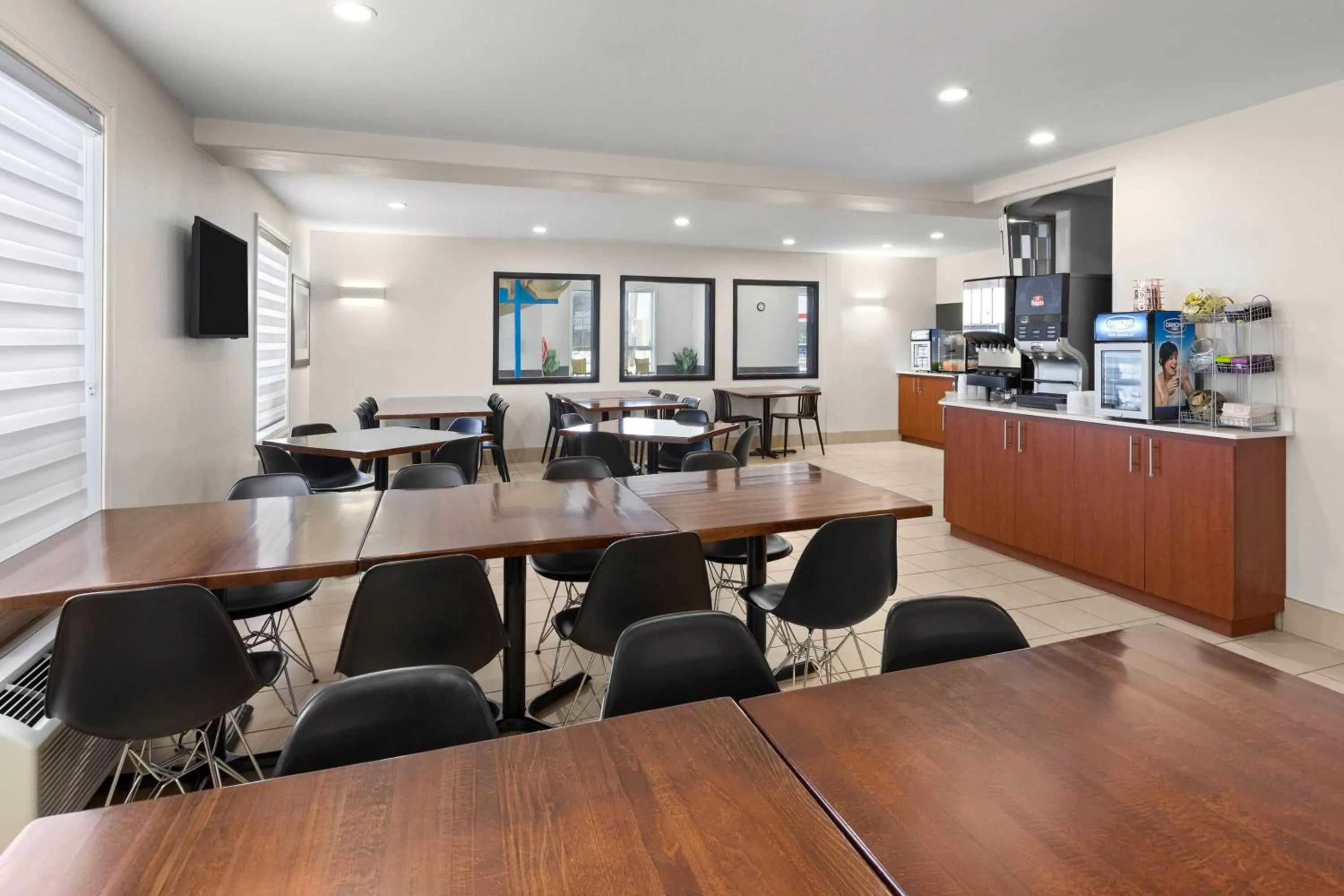 Breakfast in Super 8 by Wyndham Trois-Rivieres