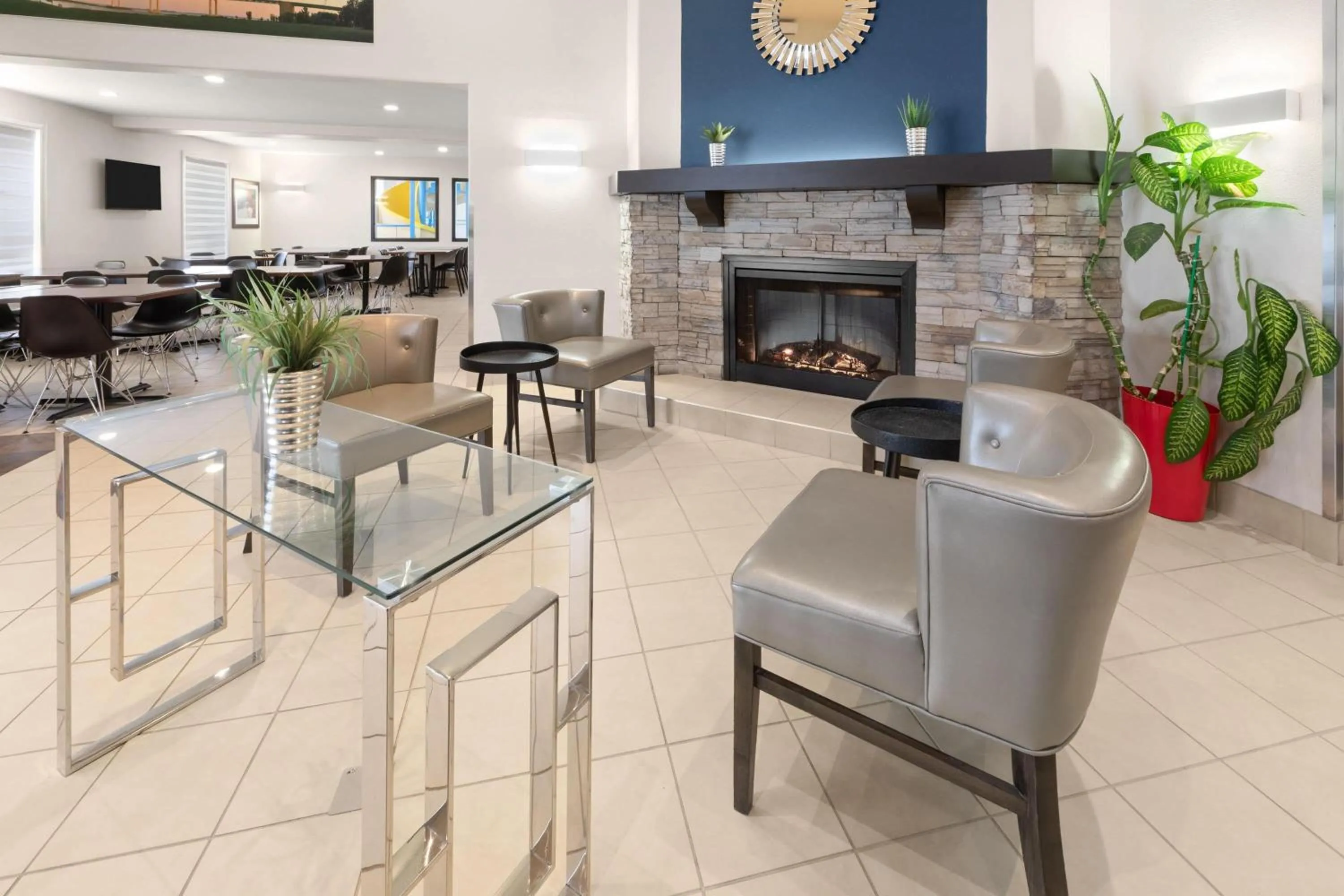 Lobby or reception in Super 8 by Wyndham Trois-Rivieres
