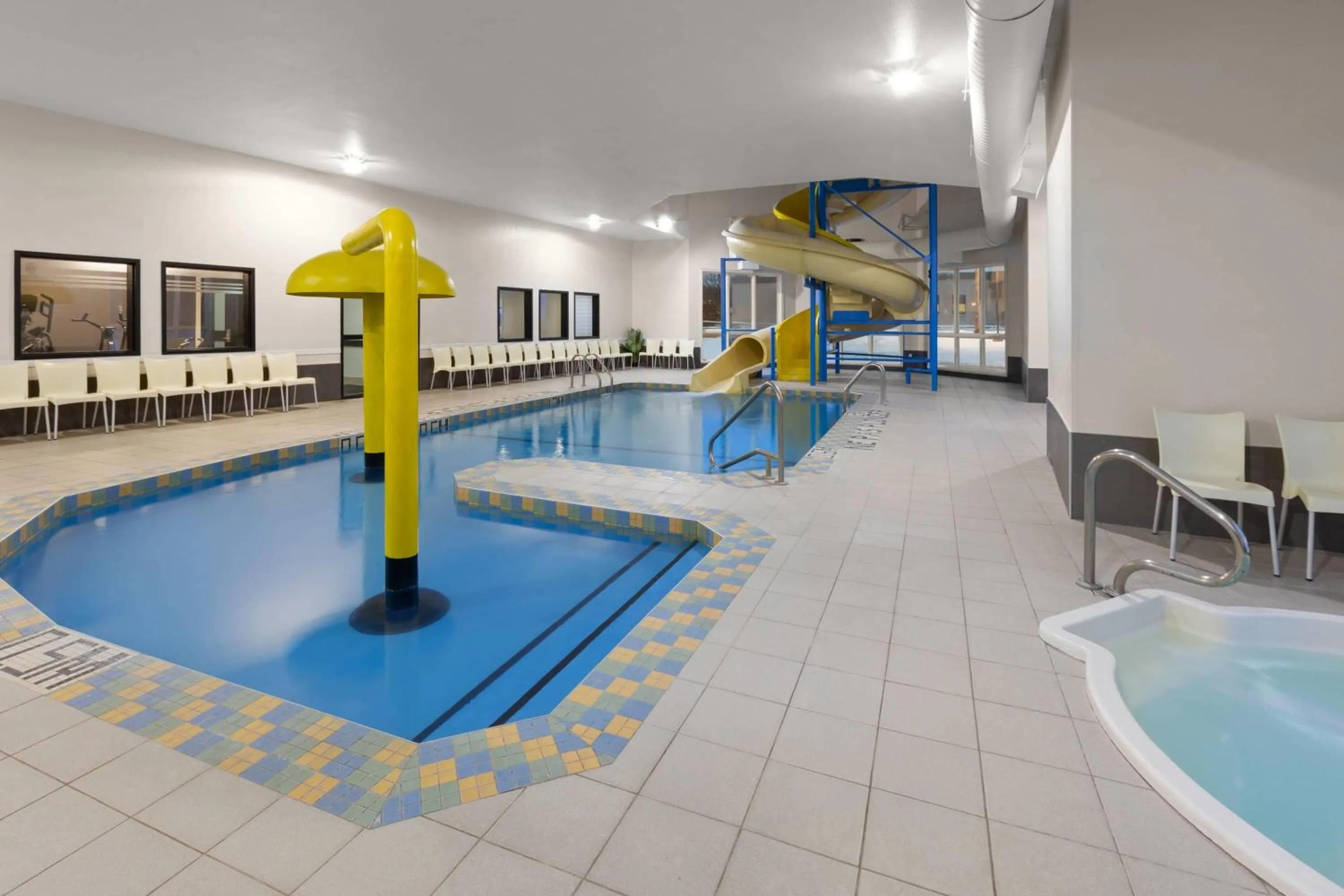 Swimming pool in Super 8 by Wyndham Trois-Rivieres